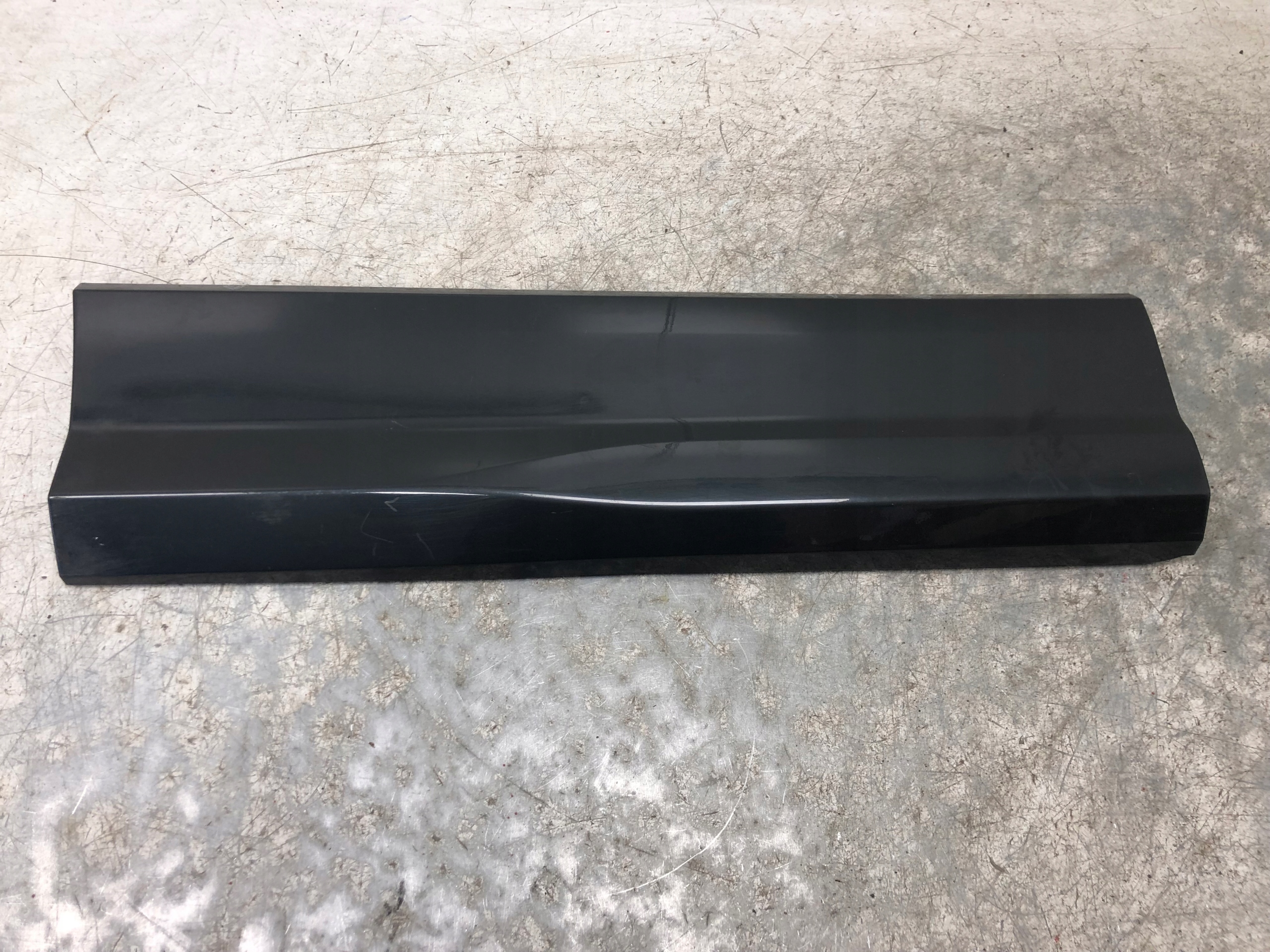 moulding door right rear part AUDI Q2 81A853970B