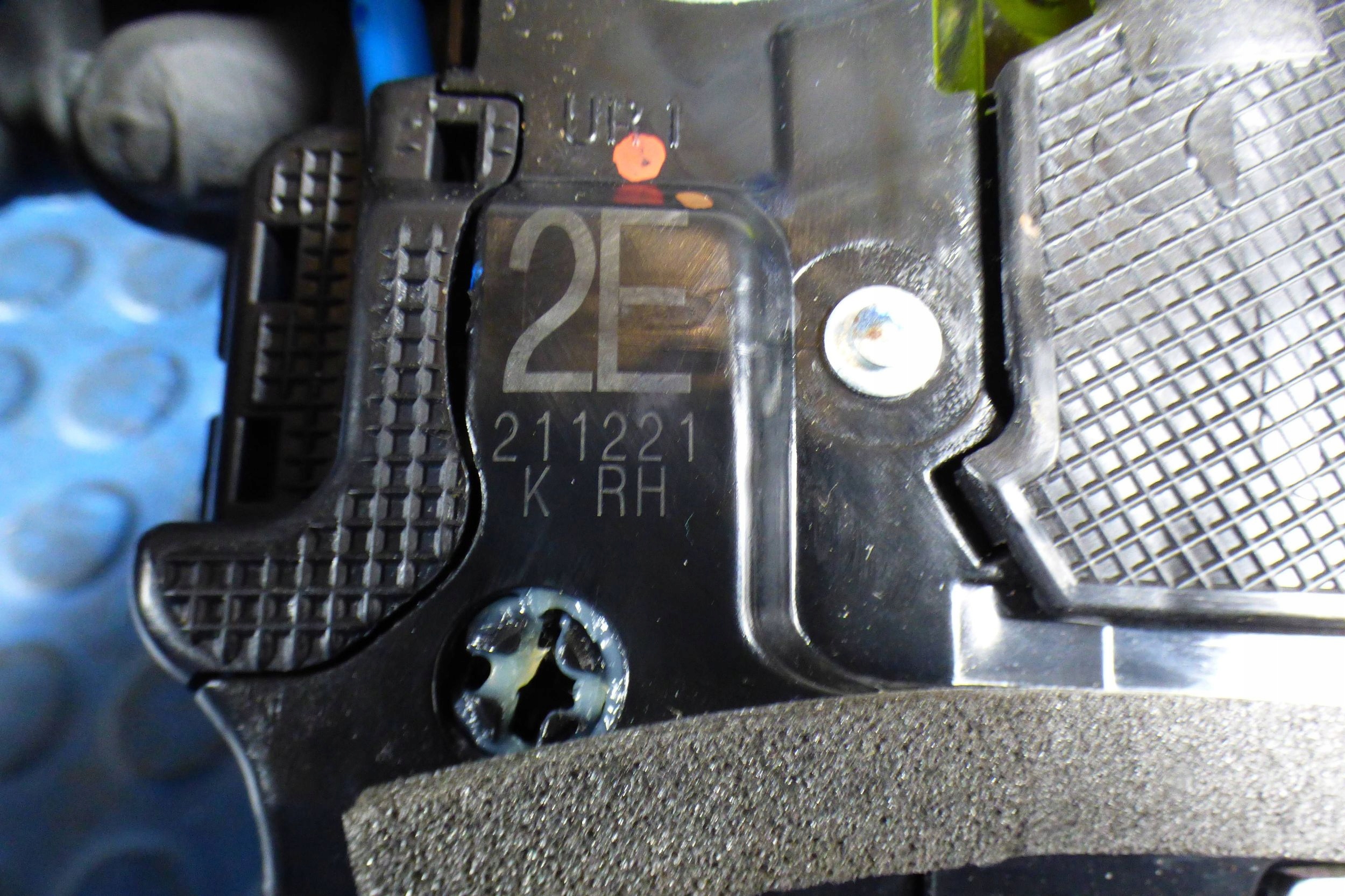 Toyota Corolla E21 XII lock door right rear part 2PIN