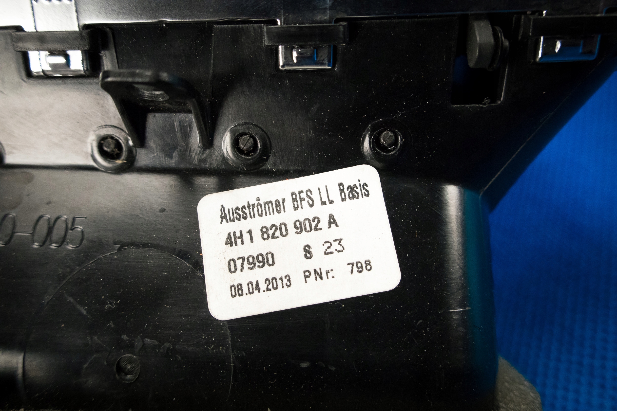 grid air conditioning devices air Audi A8 S8 4H 4H1820902A