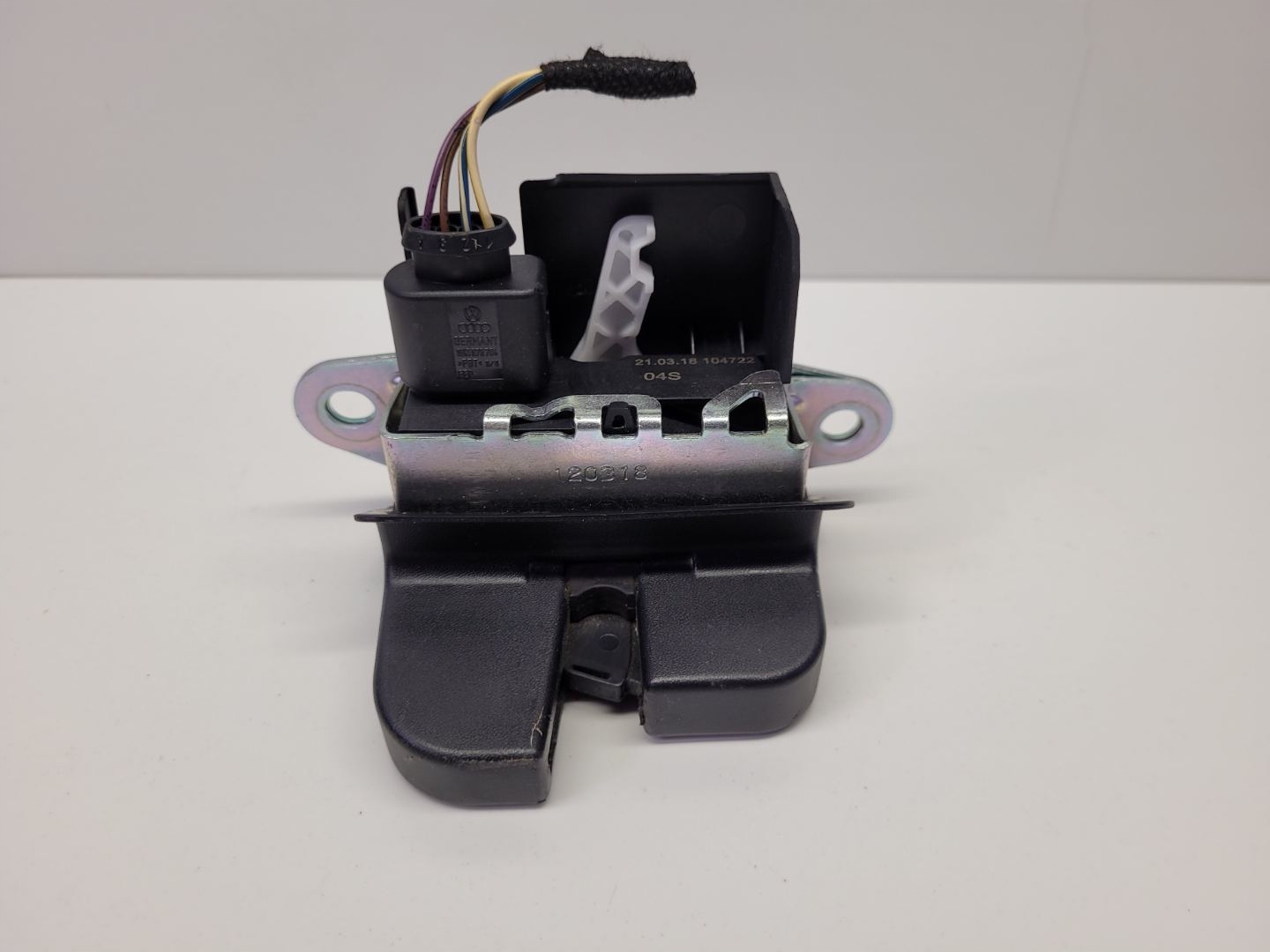 lock bonnet boot Volkswagen Polo 6 2020 2G6.827.505