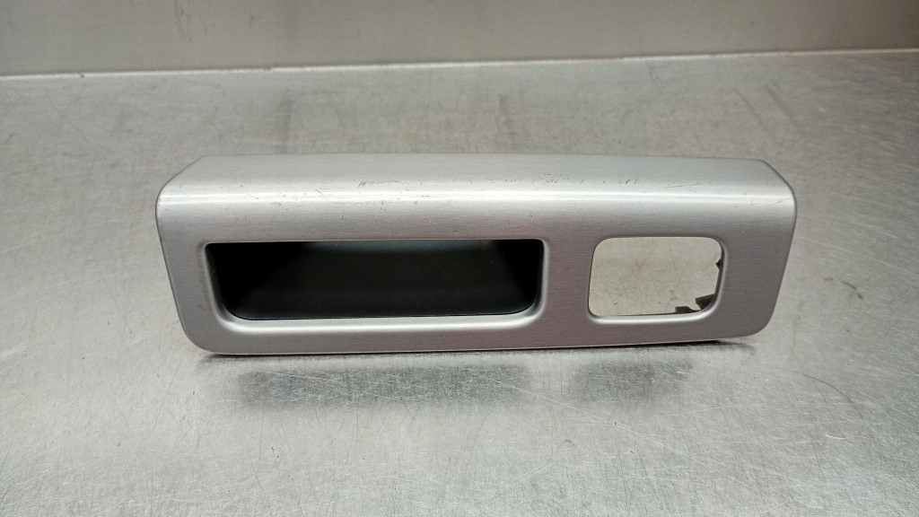 Держатель дверь правая задняя volvo S40 II V50 8663819