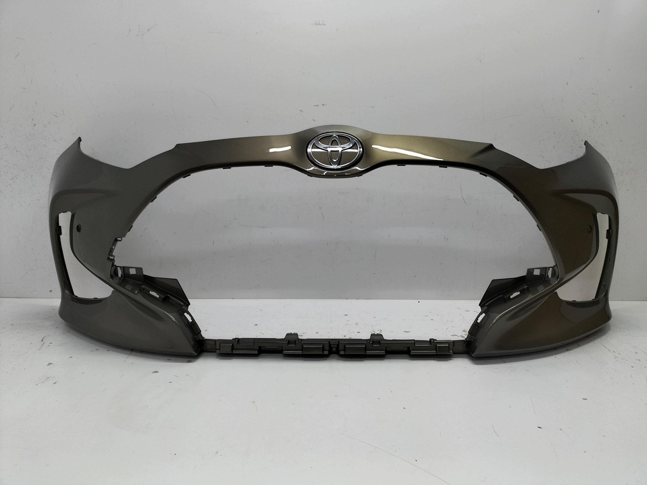 front bumper front TOYOTA YARIS 4 IV 20- wersja without washers , PDC
