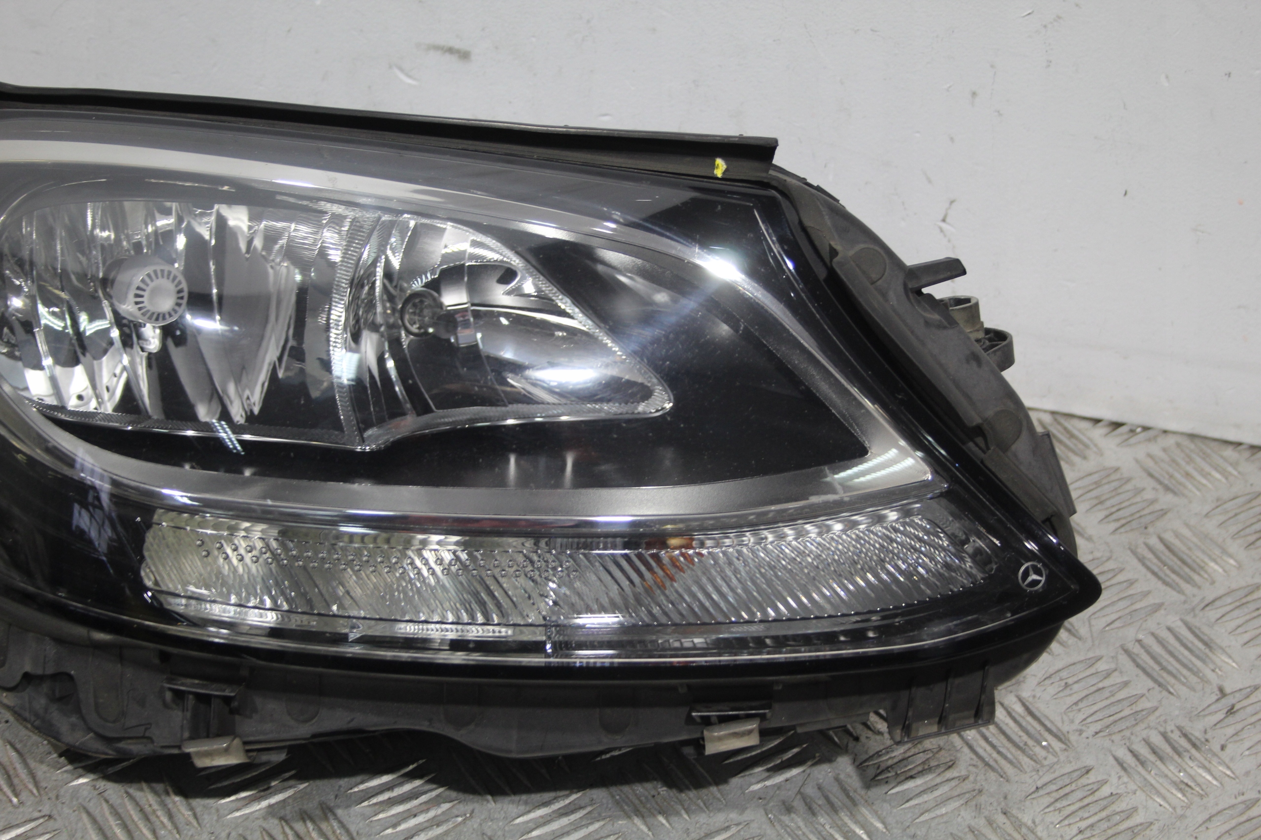 light right front C-KLASA W205 A2058200261