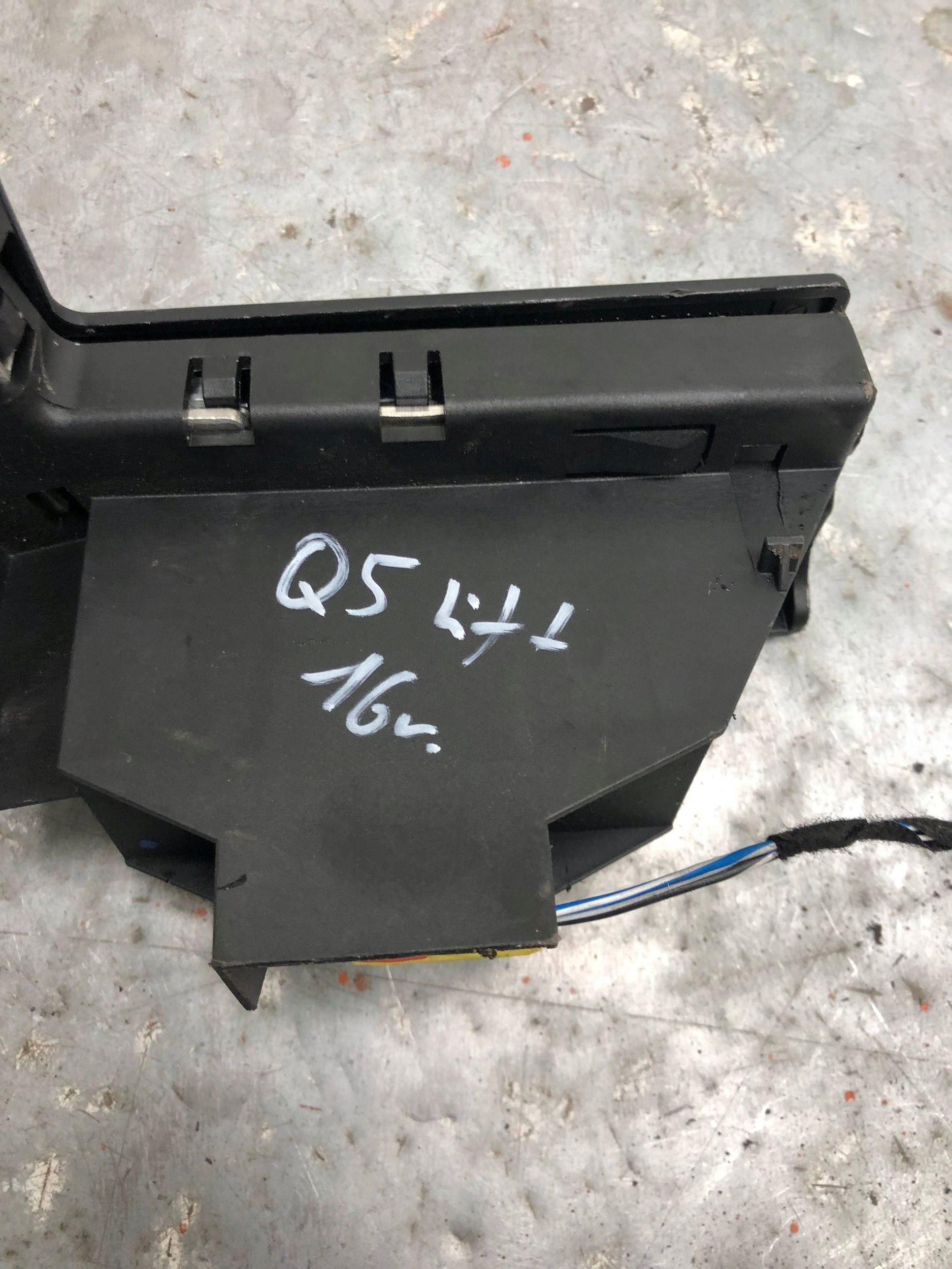Sicherungen PIROTECHNICZNY AUDI Q5 LIFT 4F0915519
