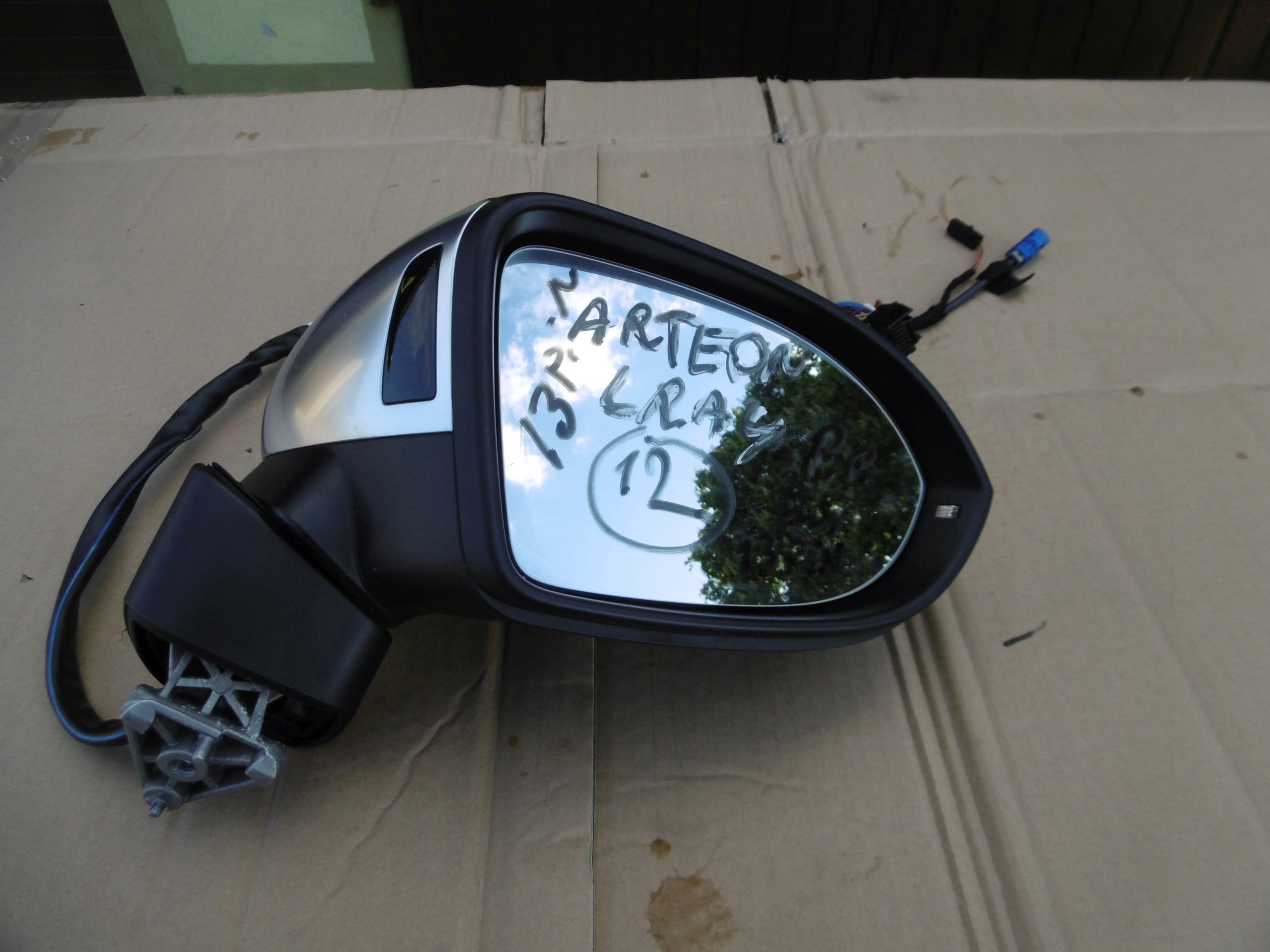 LUSTERKO PRAWE VW ARTEON LRA4 13 PIN KAMERA CHROM