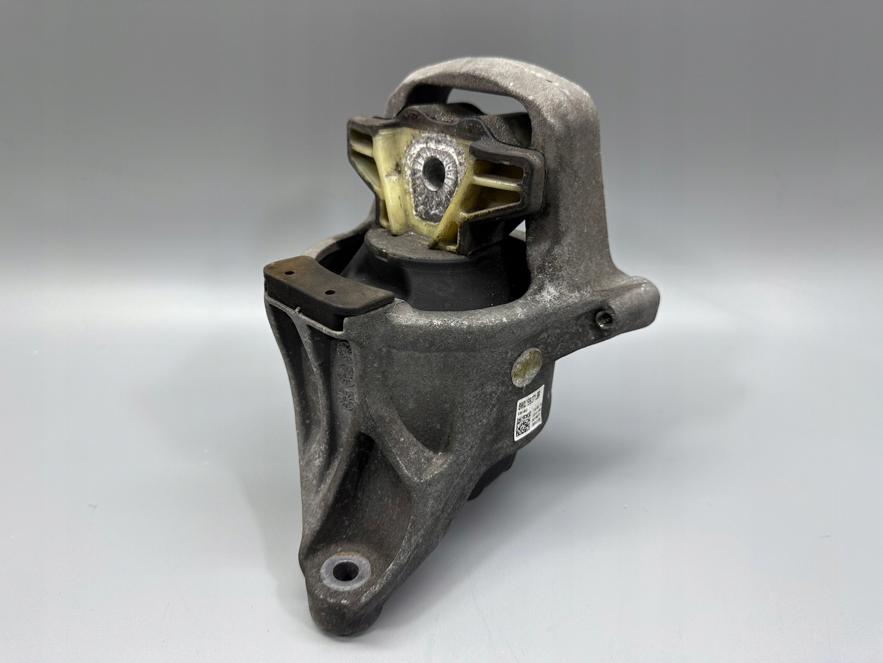 AUDI A4 b9 A5 подушка двигуна ліва 8w0199371br