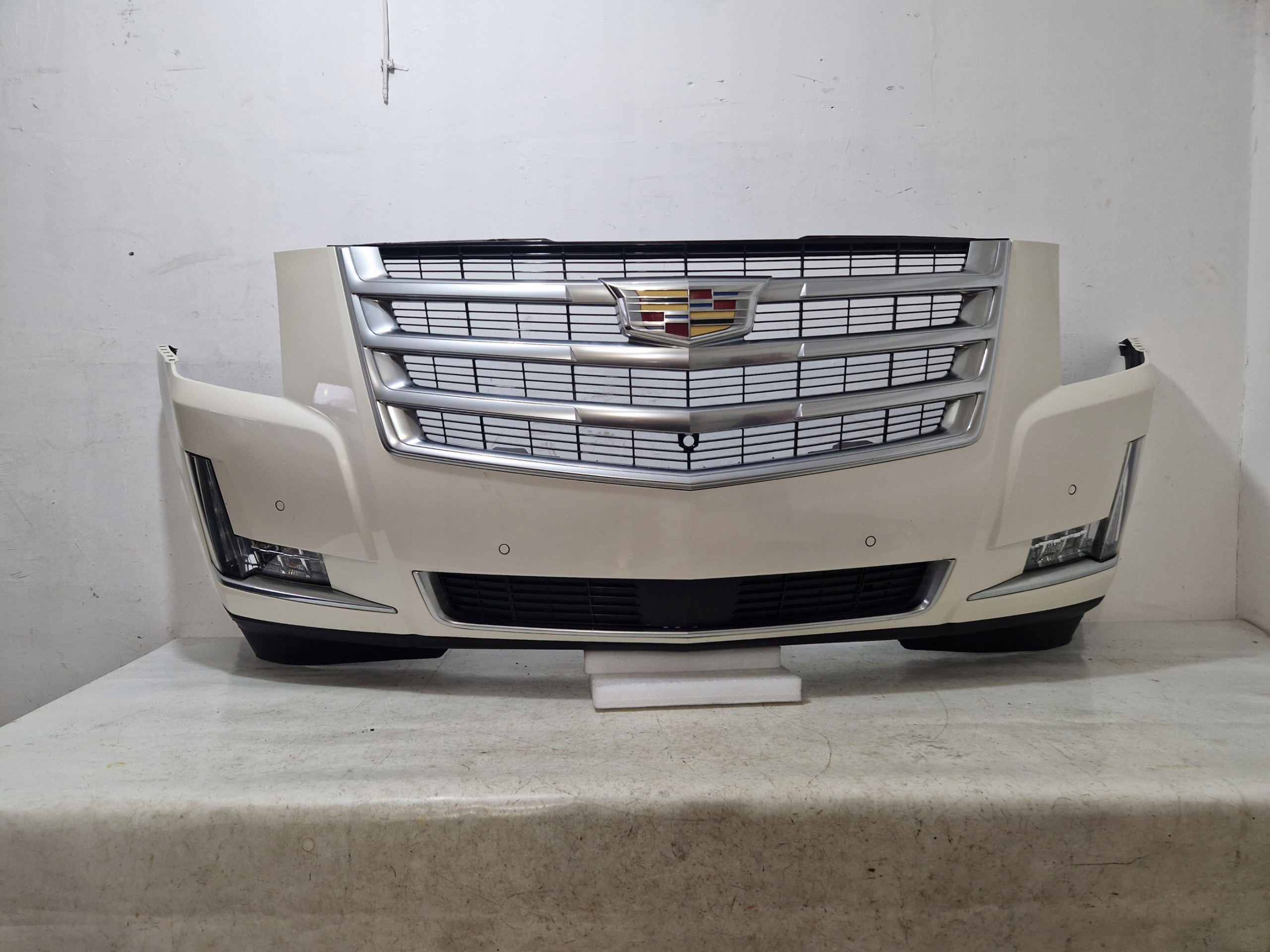 CADILLAC ESCALADE IV 2014 - bumper front front grill grille intake DRL BNG
