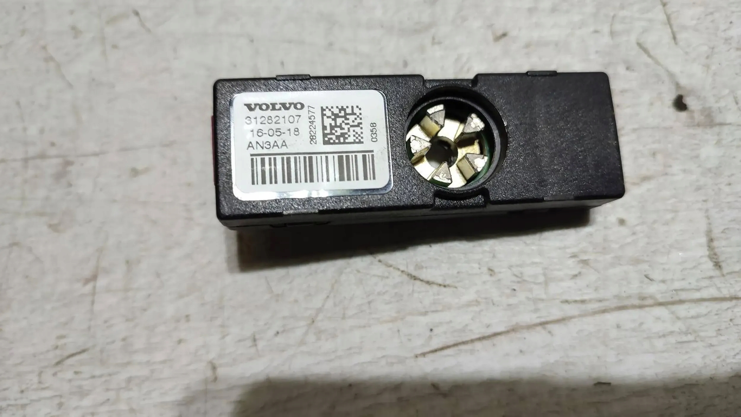 Volvo V40 II 2018r amplifier Anteny