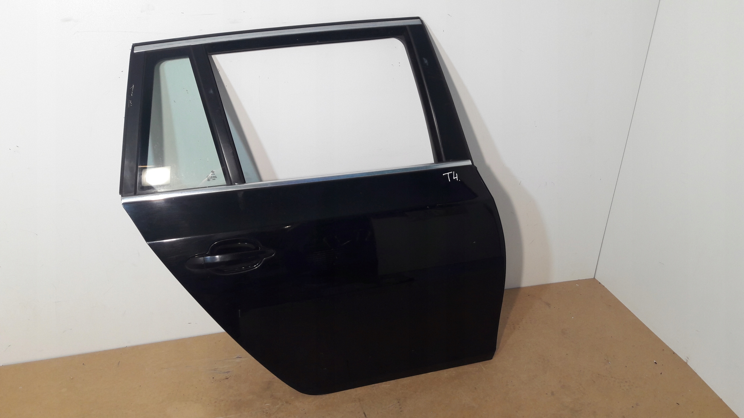 BMW 5 E60 E61 door rear. right rear part right KOMBI black, (T4)