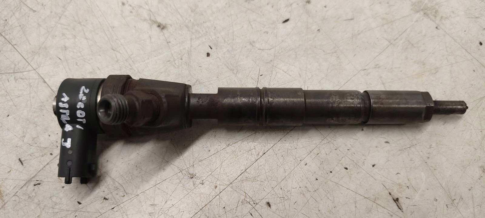 injector Opel Astra J kombi 2,0 CDTI
