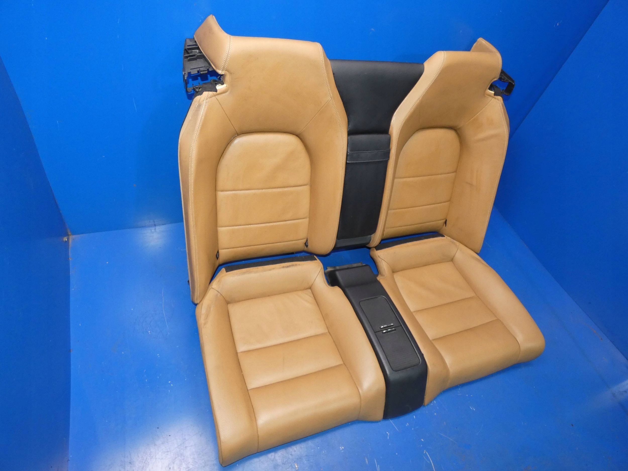 MERCEDES E KLASA W207 CABRIO Sitz heck hinten