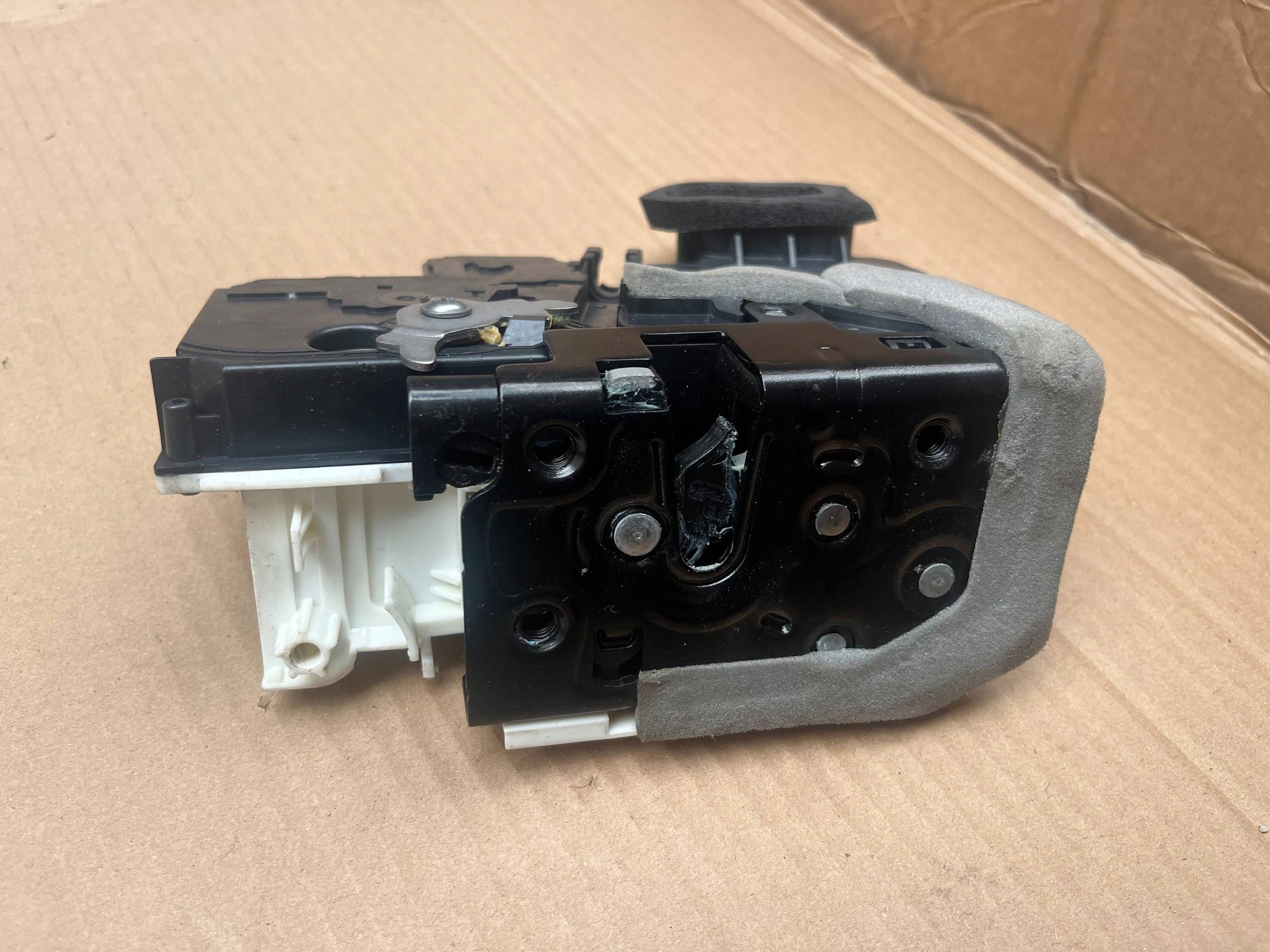 4K0839016Q AUDI Q8 A6 C8 A7 ETRON lock right rear part original !