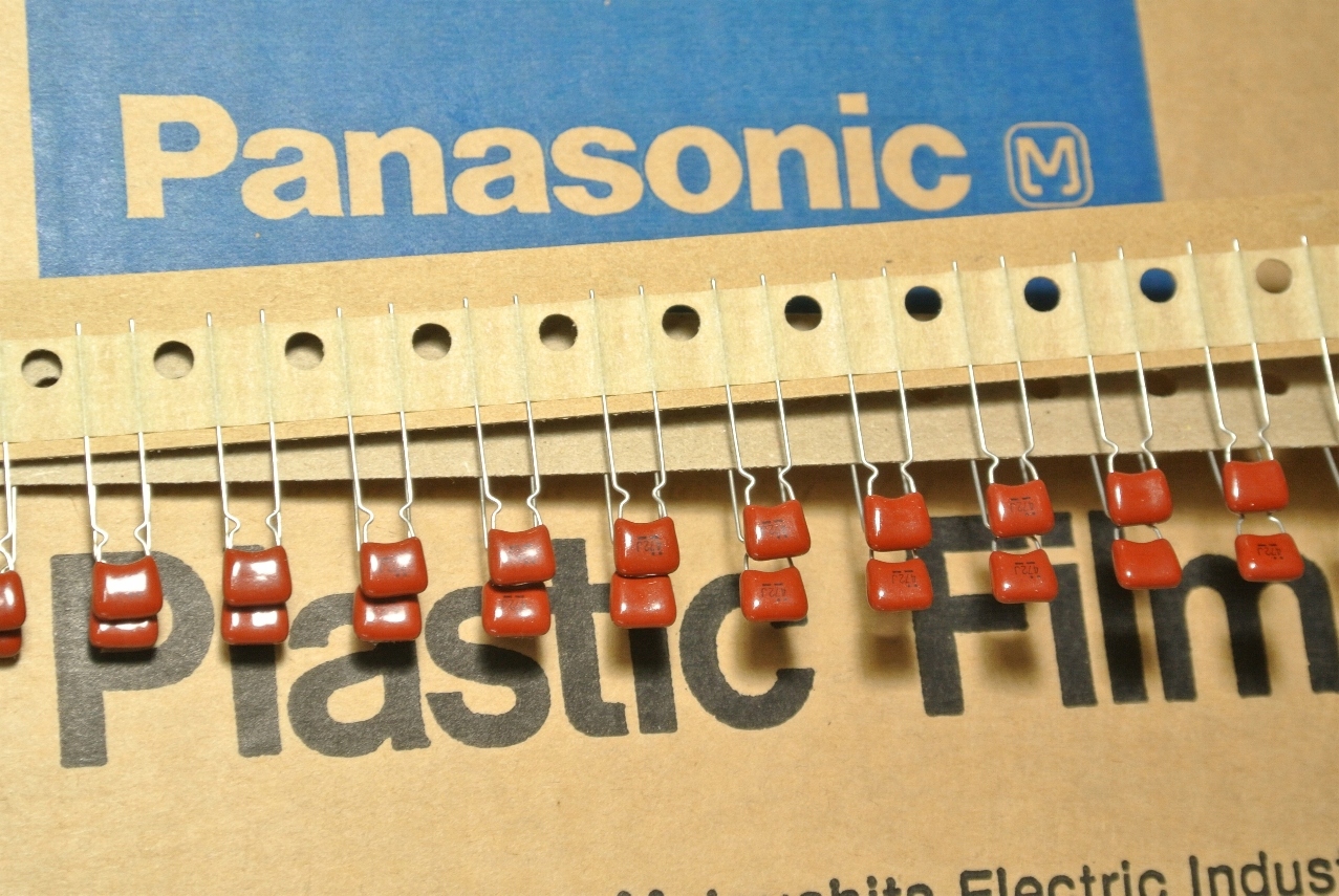 

4.7nF 50V 5% Ecqb Panasonic Polyester _ [5szt]