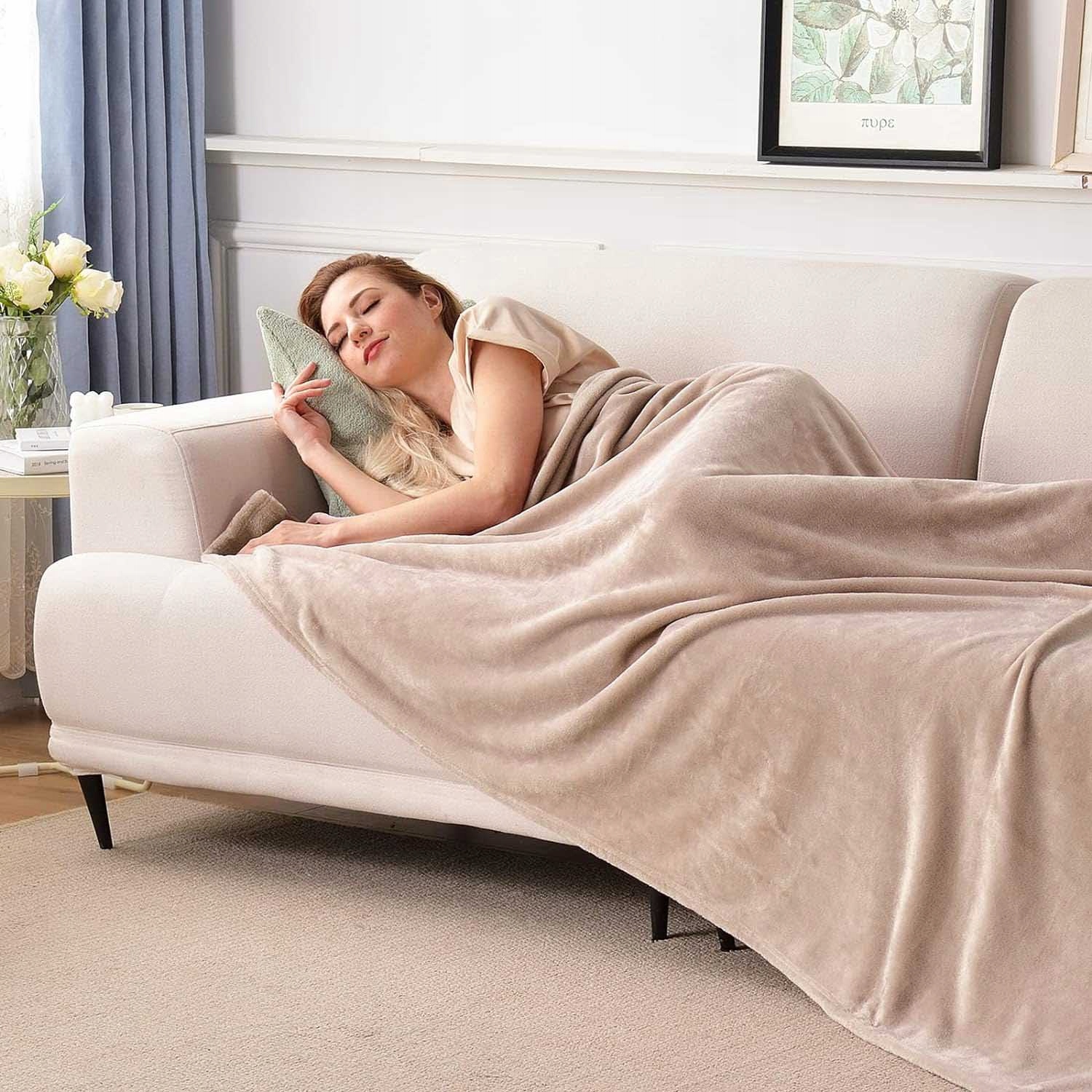 KOC 200x220 NARZUTA NA ŁÓŻKO 200X220 NA NAROZNIK MIĘKKI CIEPŁY KOC PLED Kolor beżowy