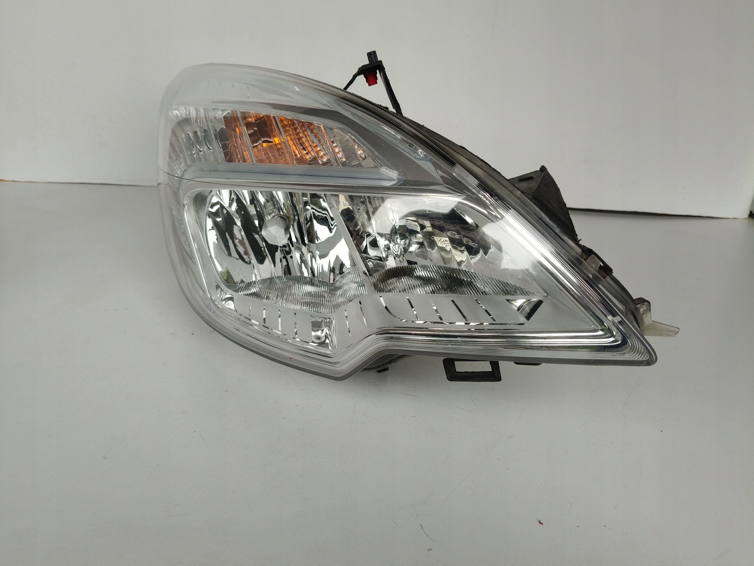 light right REFLEKTOR OPEL MERIVA B 10-13