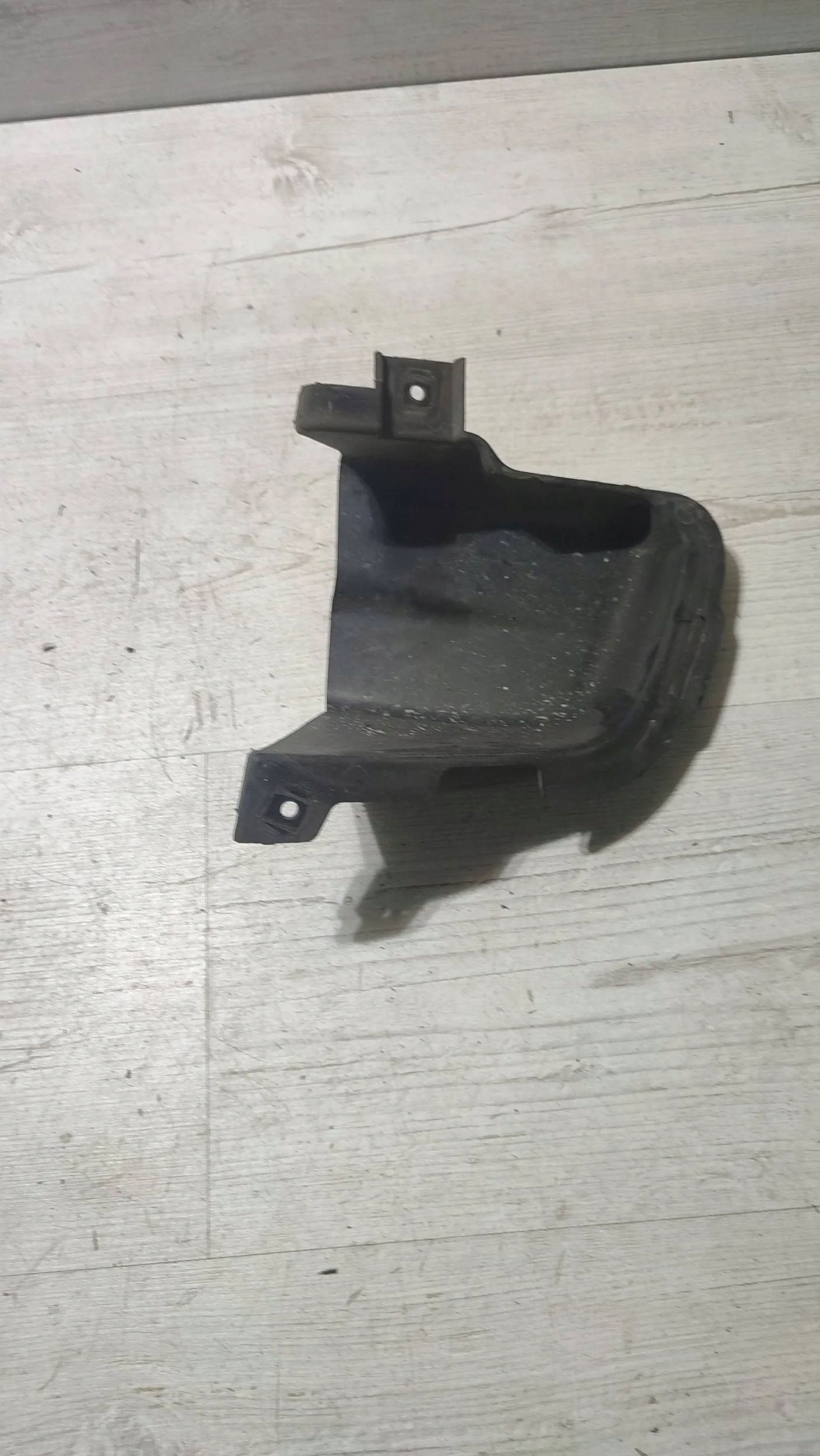 Jeep Cherokee 2015 right side intake / drain air of the intercooler