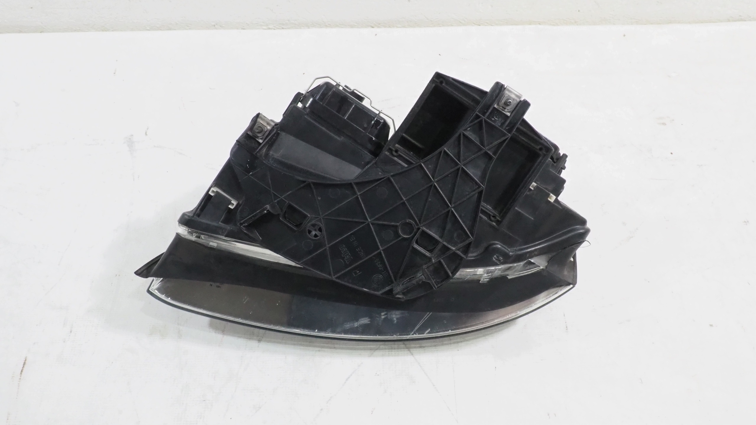Audi A4 B6 feu droit avant 8E0941030C