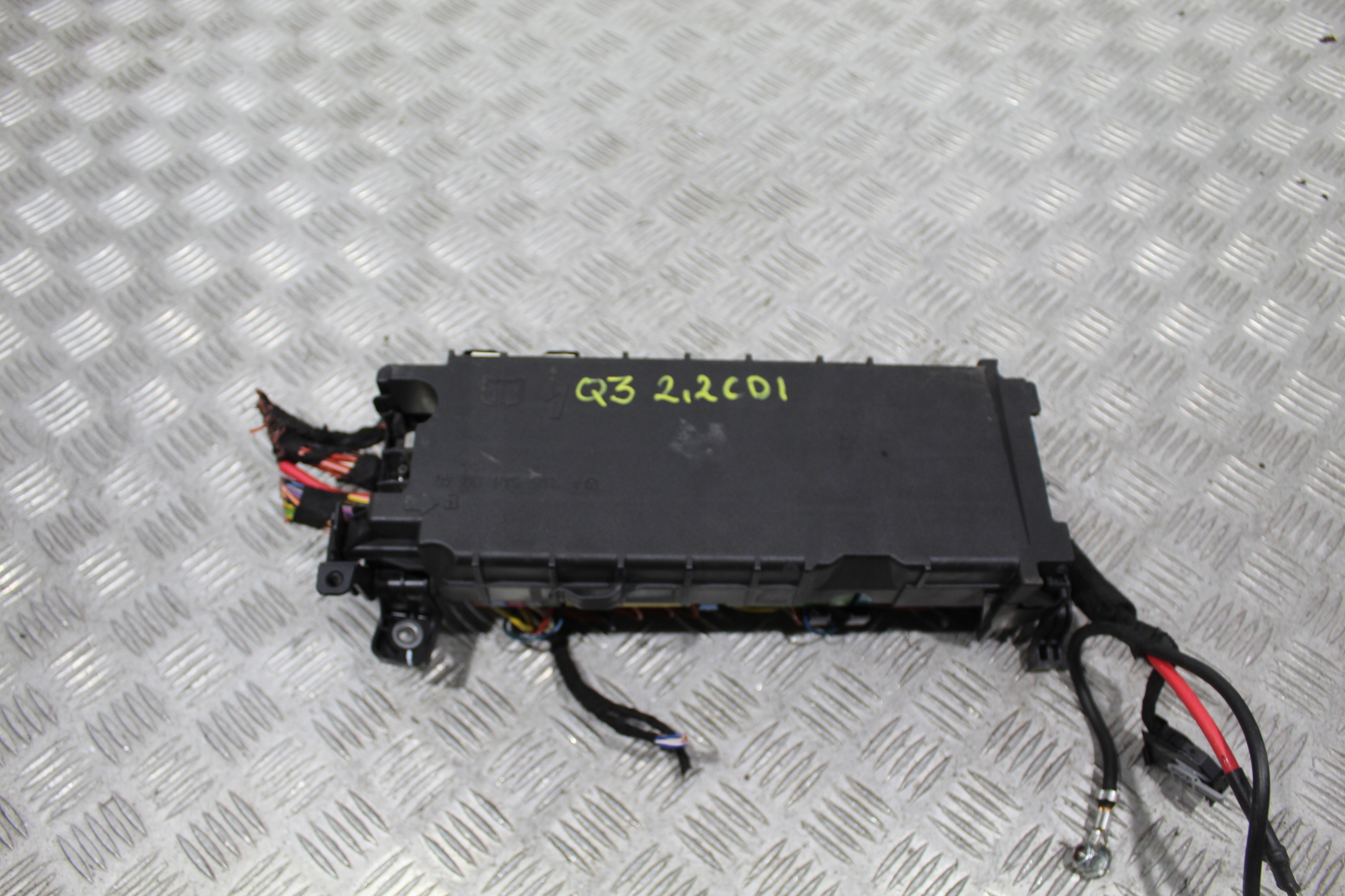 MODULE FUSIBLES BOÎTE INFINITI Q30