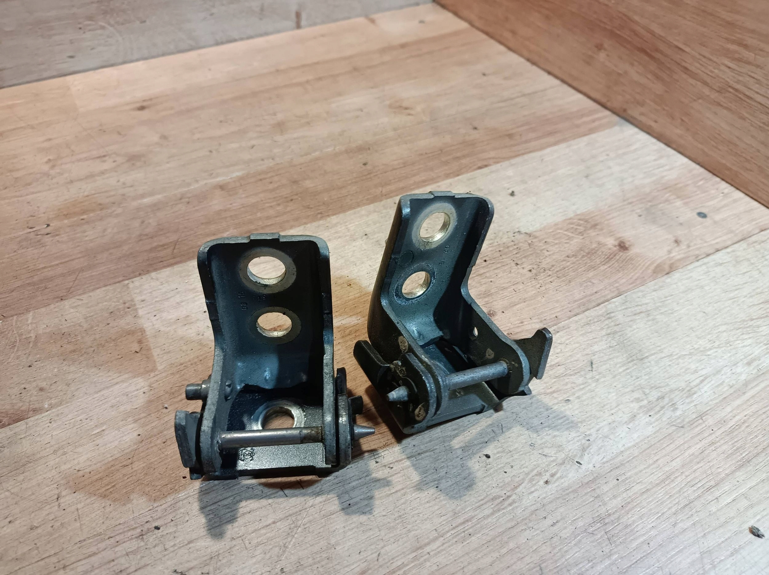 hinges door left front komplet Citroen C4 Cactus