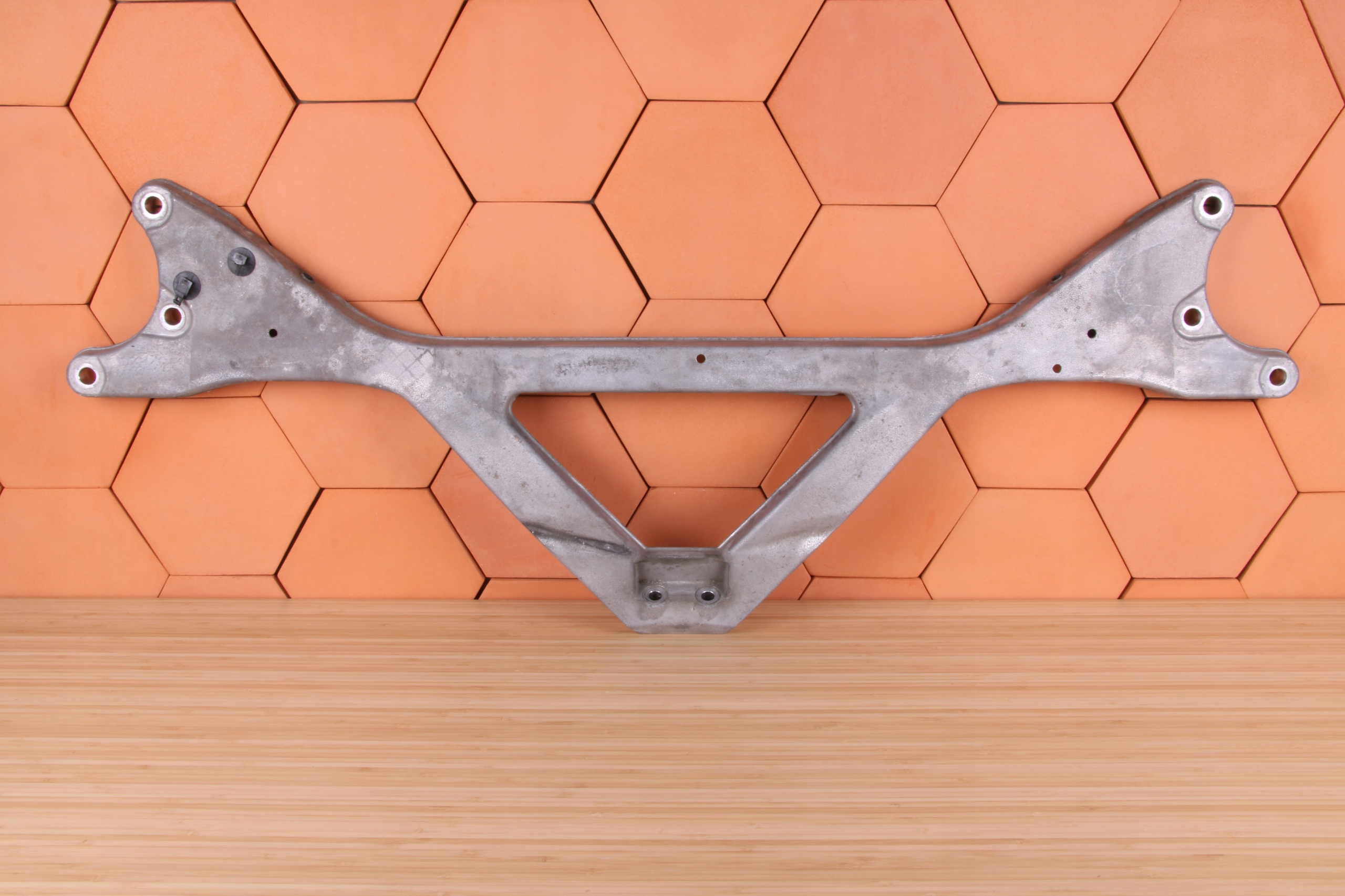 Audi A8 D4 распорка кронштейн стаканов 4H0806151C