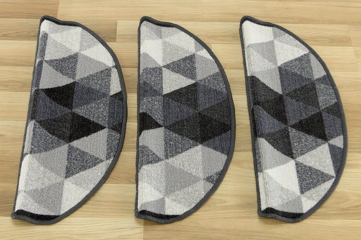 PODGUMOWANE NAKŁADKI DYWANIKI SZARE TRÓJKĄTY NA SCHODY DREWNIANE 67x24+3cm Długość 67 cm