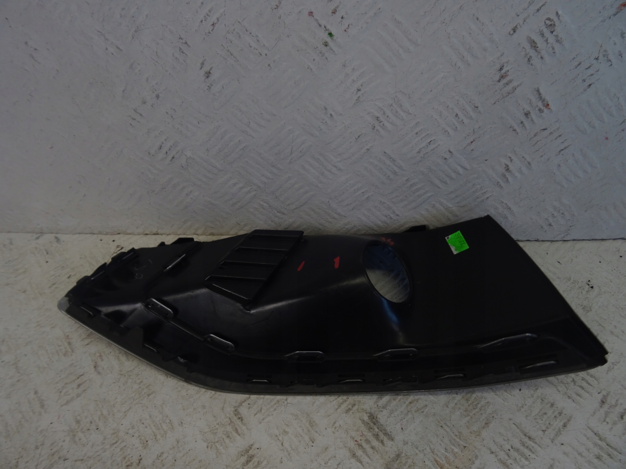 grid of a bumper right front AUDI A4 B9 SLINE 8W0807682A