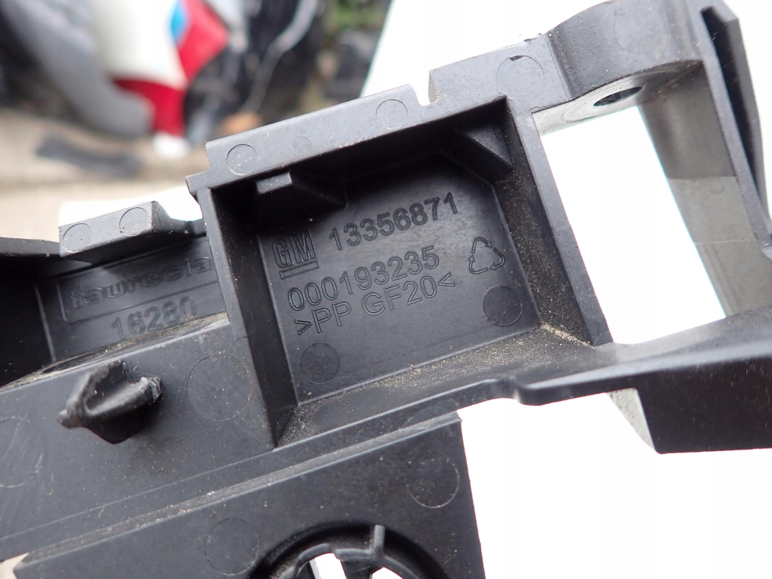 OPEL ZAFIRA C LIFT bumper bracket right front