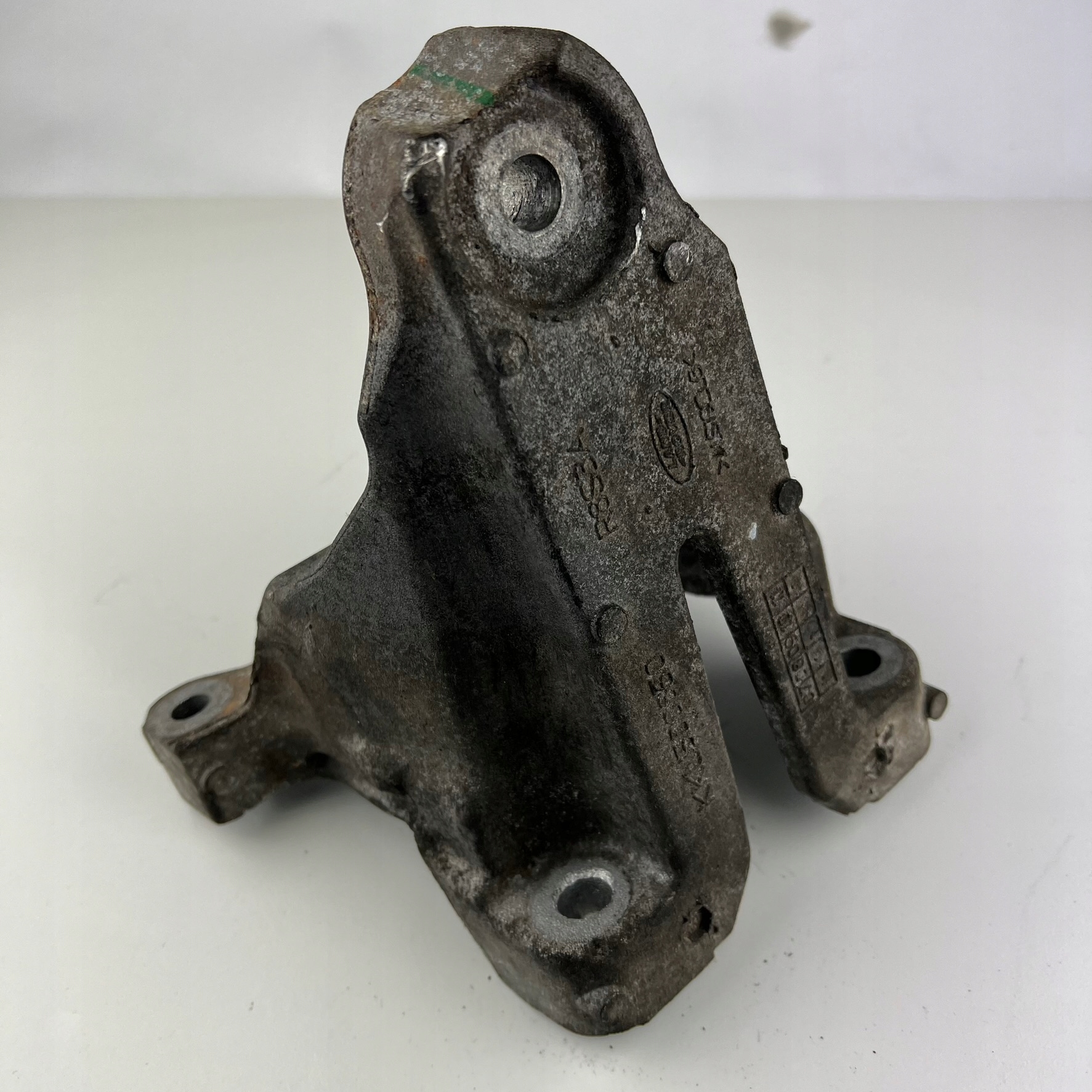 KKU500860 - КРОНШТЕЙН ДВИГУНА LAND ROVER DEFENDER 2.2