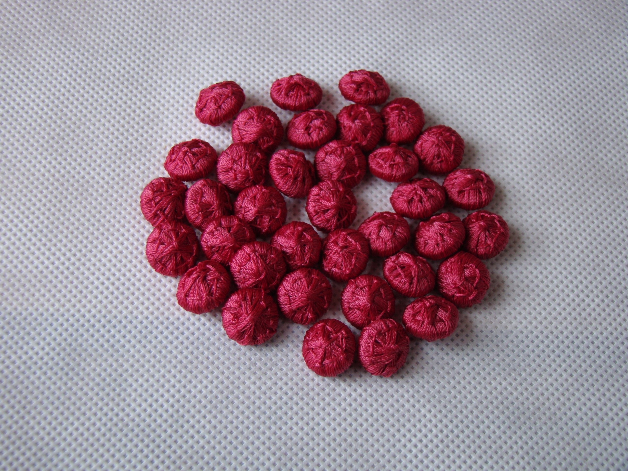 Ruční výroba knoflíky do sutany, muzetu 36 ks