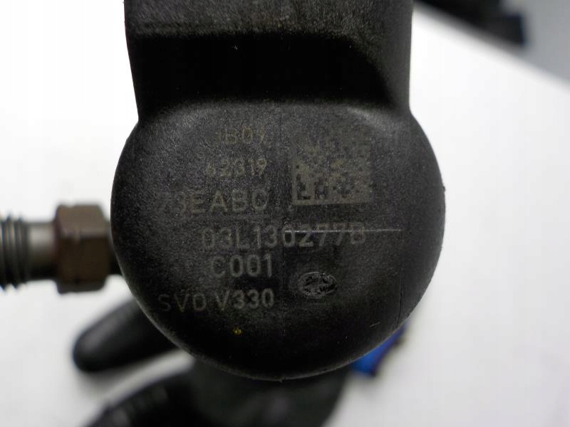 SKODA OCTAVIA II injector 03L130277B 1.6 TDI CONTINENTAL
