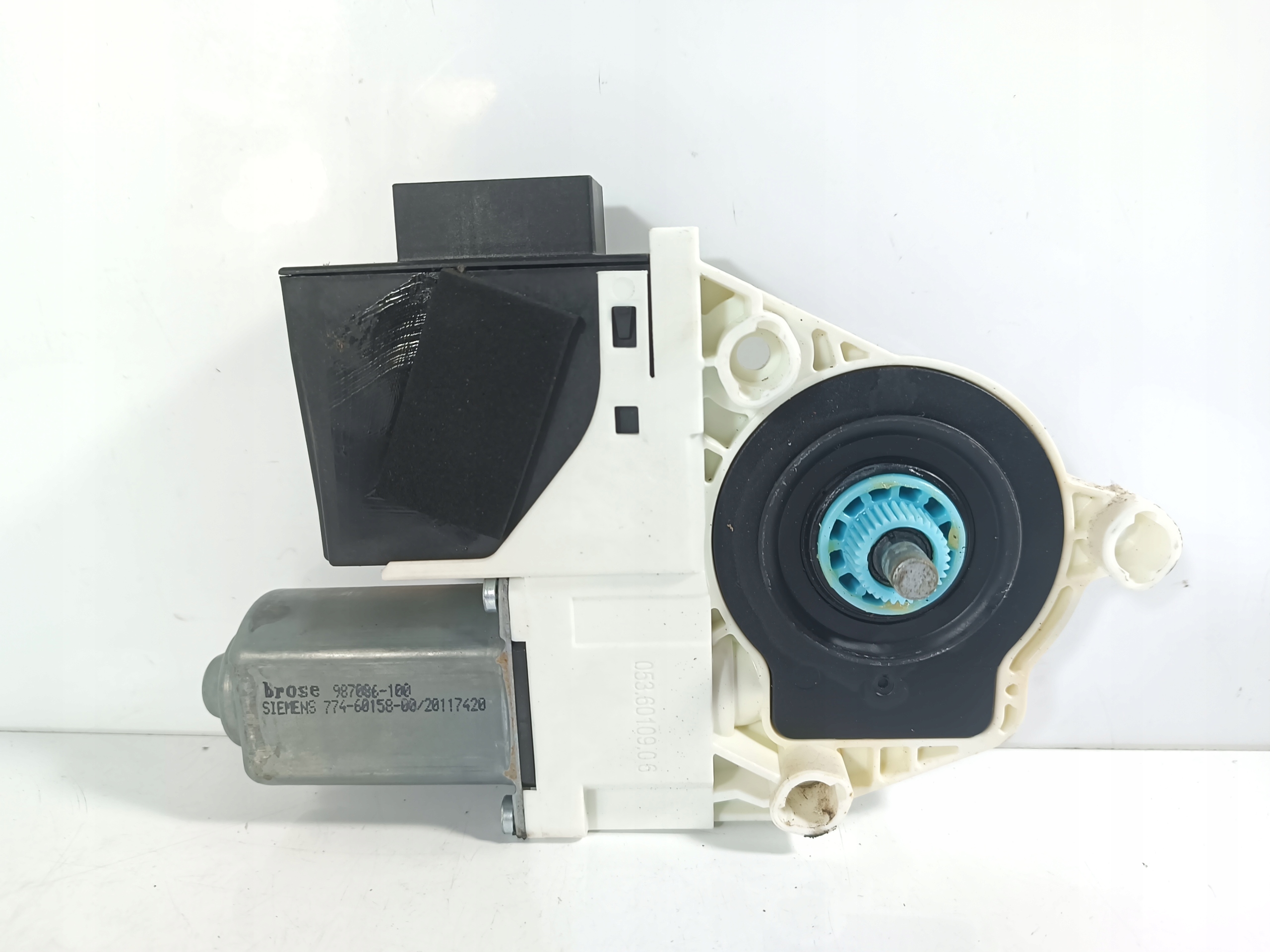 Seat Ibiza 2 II 99-02 mini motor windows left front OE 6L29598802A