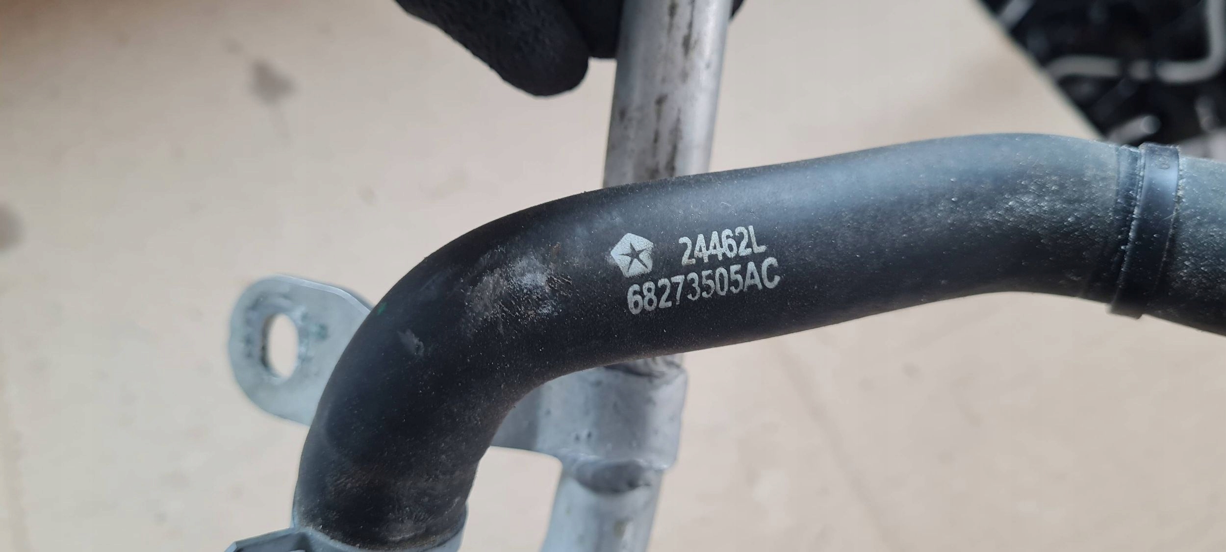 Chrysler Pacifica 2022 prijenos crijevo vode cijevčica 3.6 V6 68276702AB