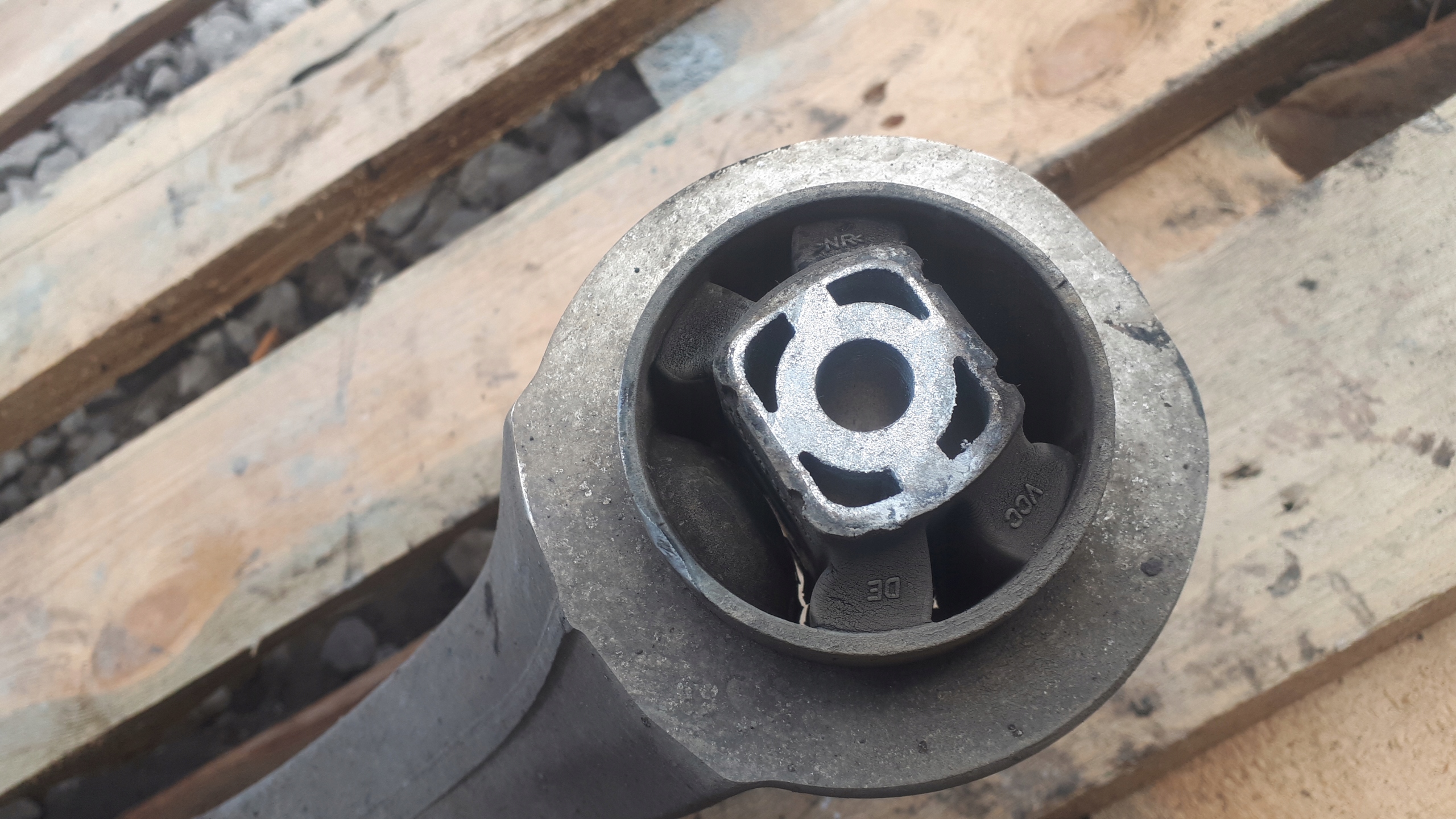 A4 B8 QUERLENKER LINKS VORNE VORNE 8K0407695F S4 S5