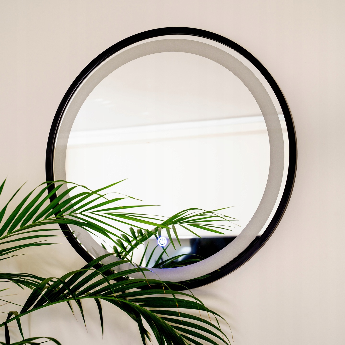 LUSTRO LED OKRĄGŁE CZARNE W RAMIE 70 CM DO ŁAZIENKI Z PIASKOWANIEM Kod producenta 5904610028025