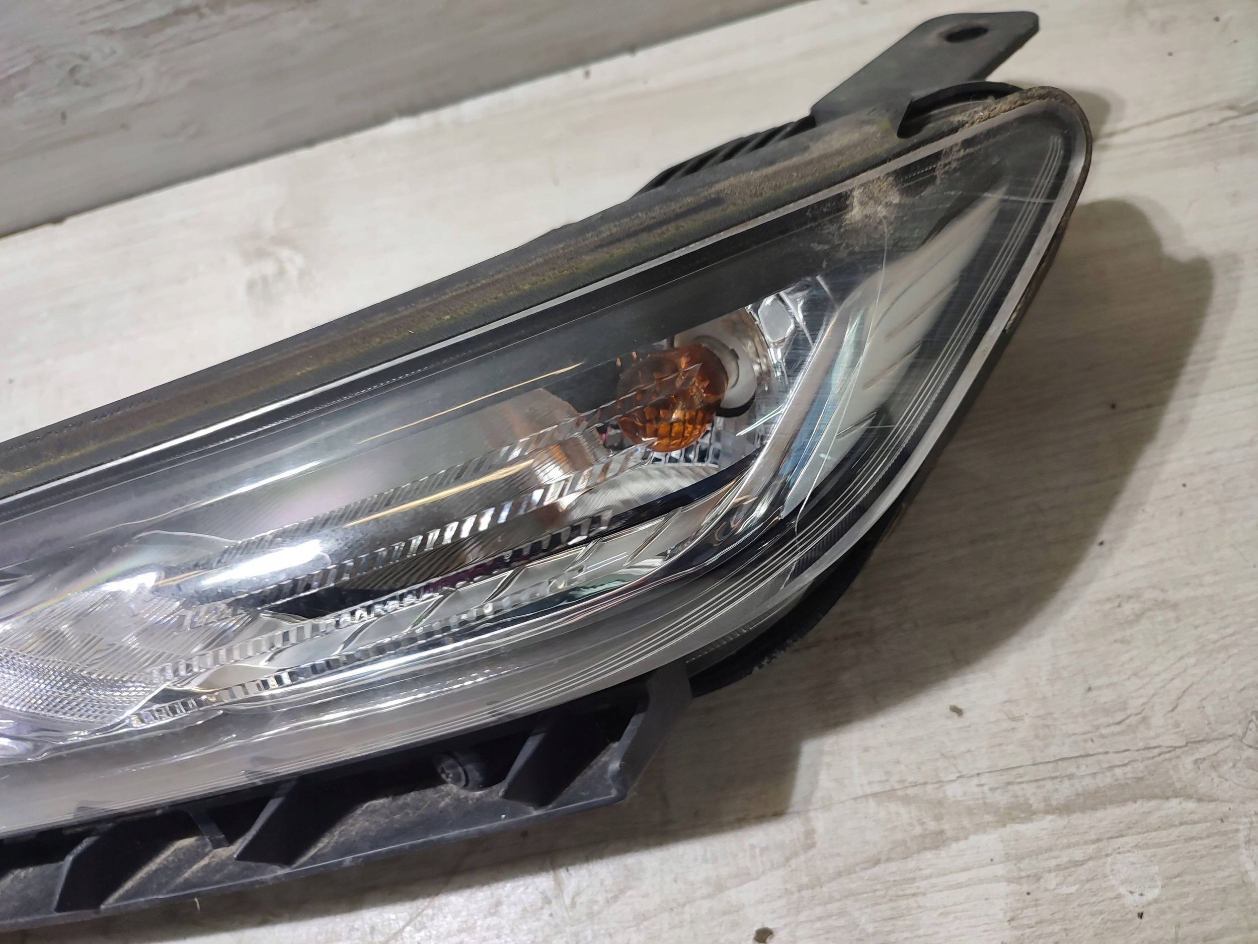 Reflektor front side left Hyundai Kona and 92207J9000