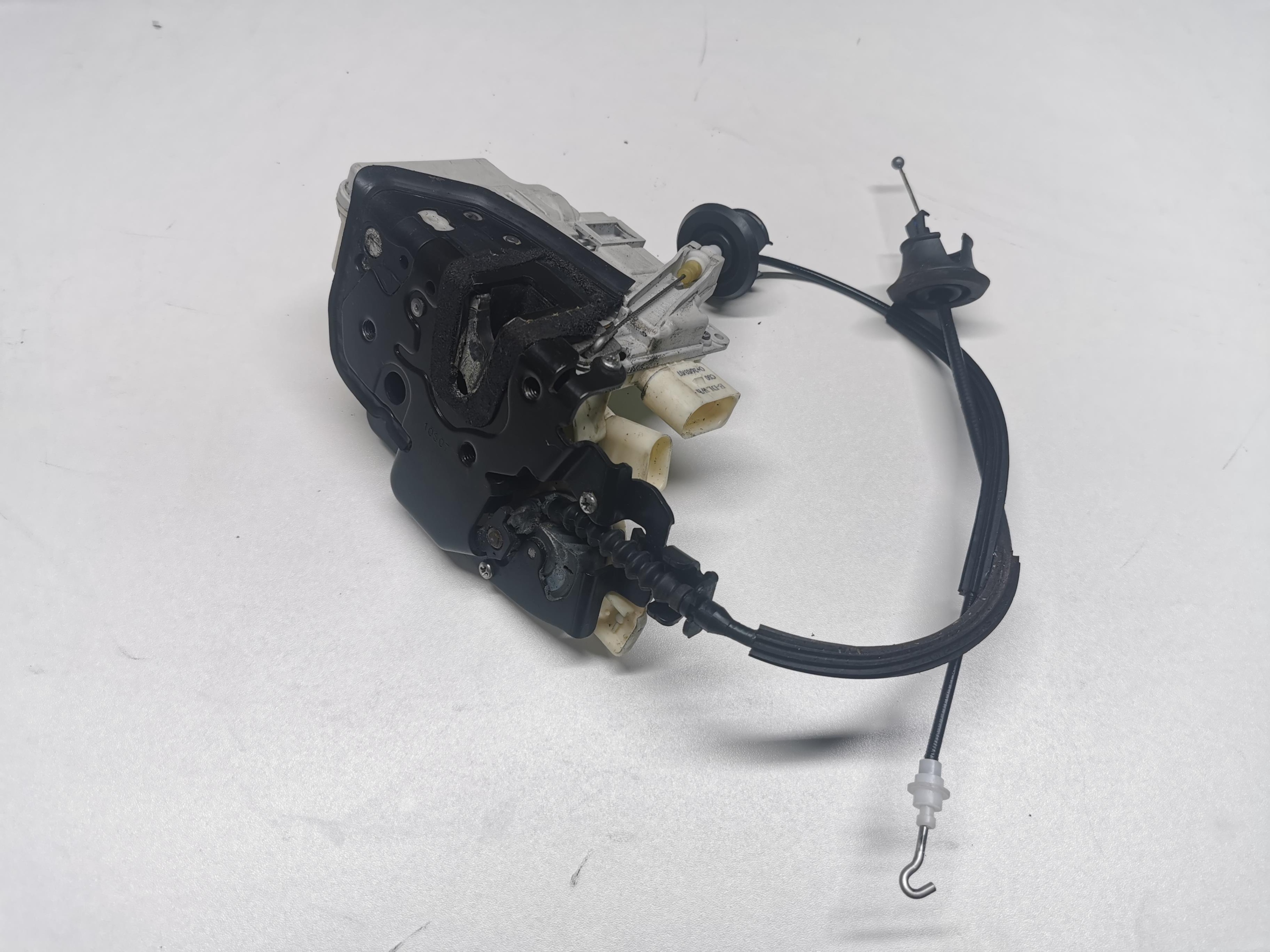lock door left front 9 PIN AUDI A8 D3 4E1837015
