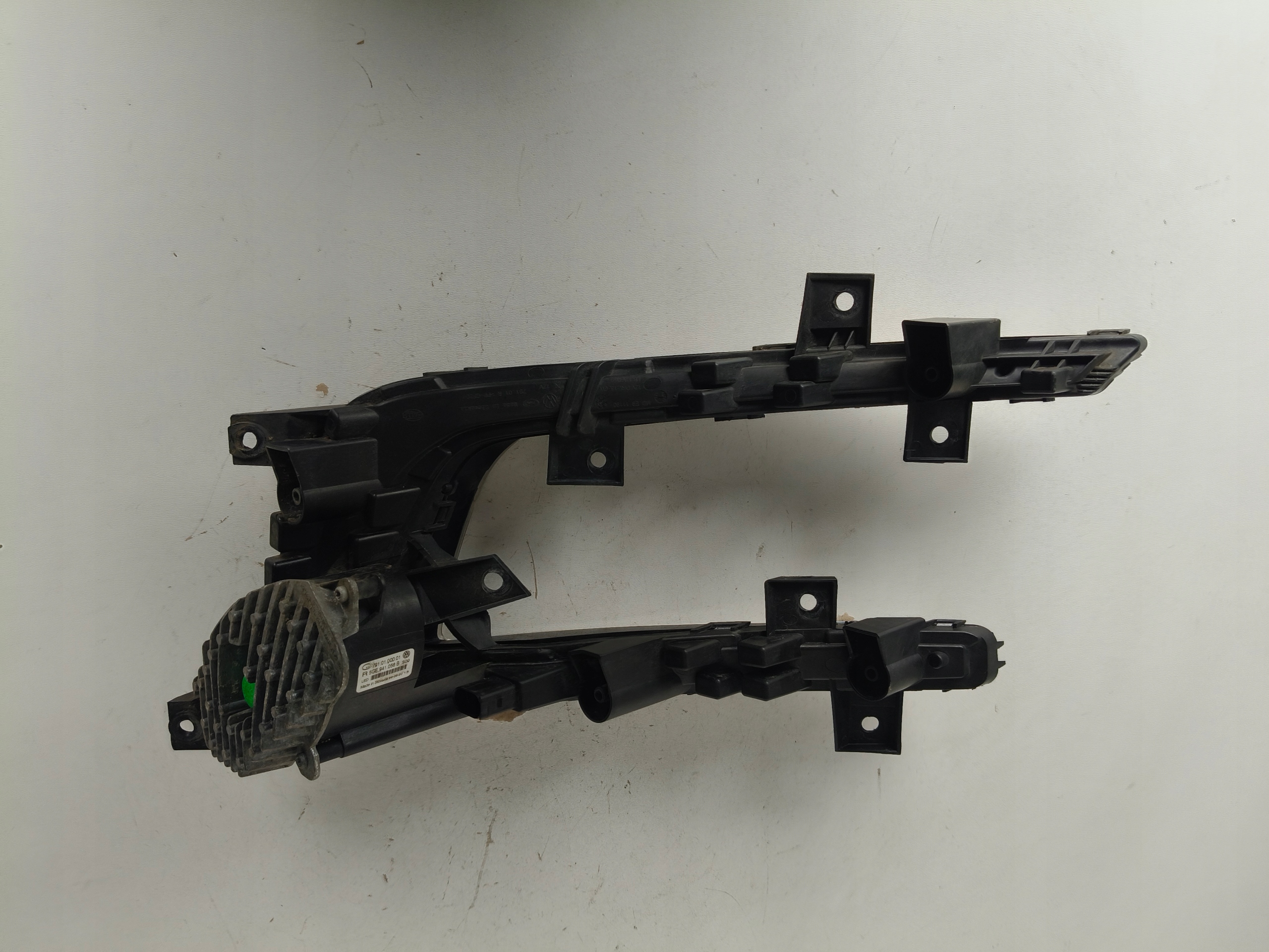 Nebelscheinwerfer rechts VW GOLF VII 7 GTE 5GE LED DRL