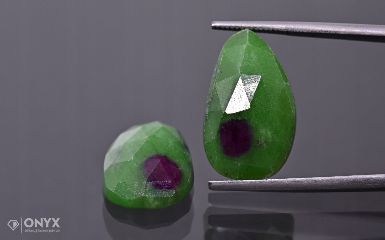 Zoizyt s rubínem fasetovaná rozeta Para nepravidelná