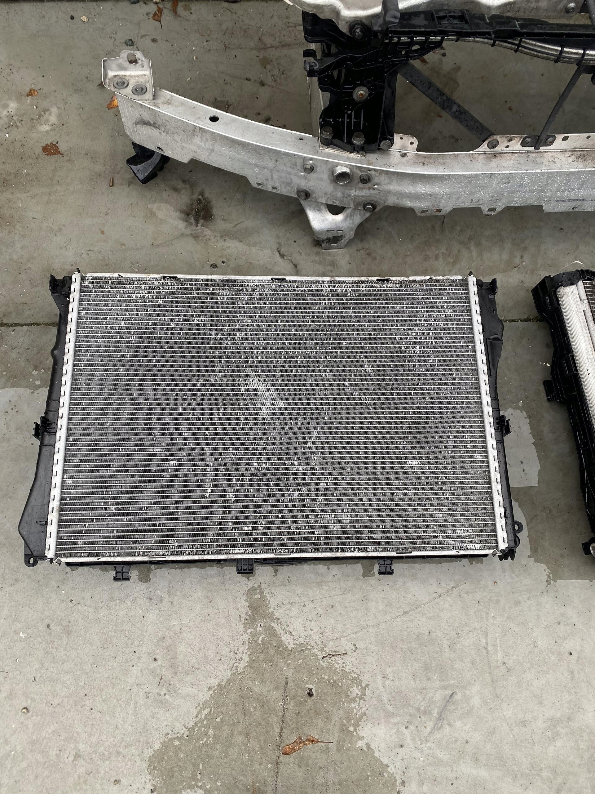 Mercedes E W213 2.0D pas przedni chłodnice Typ samochodu Samochody osobowe