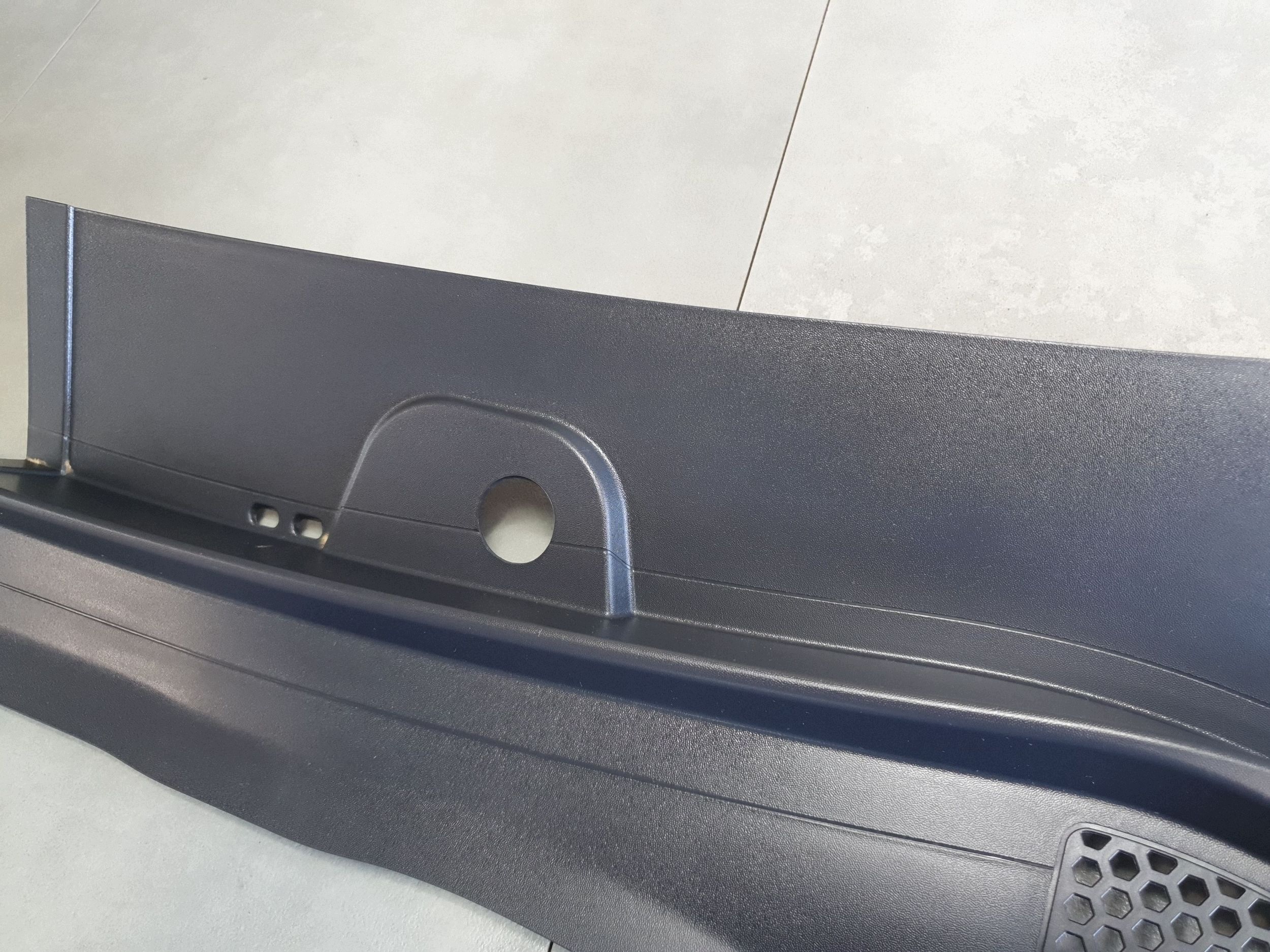 Cupra Leon IV torpedo left 5FB819403A