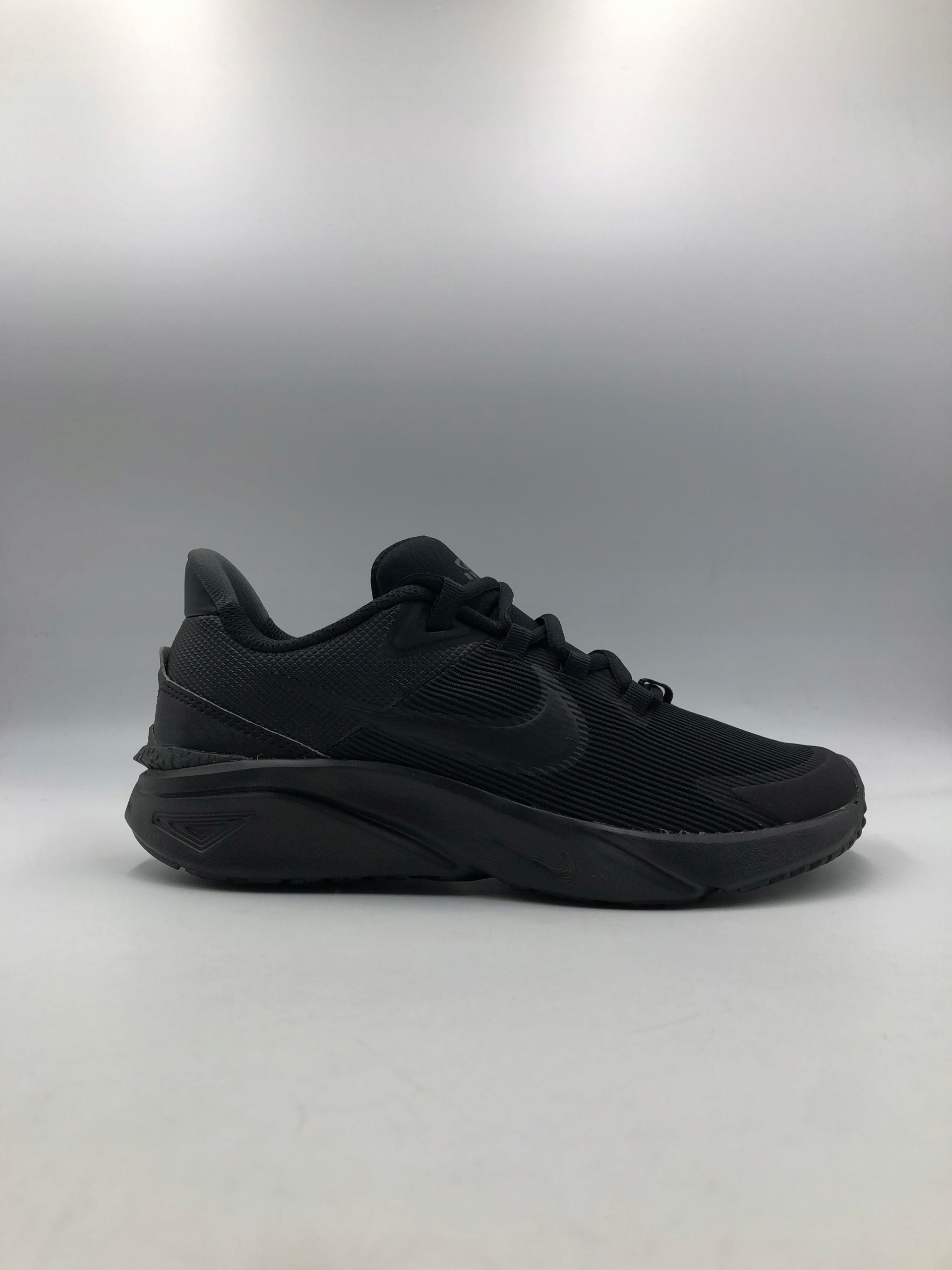 Damskie buty Nike Star Runner 4 Nn Gs do biegania czarne 38