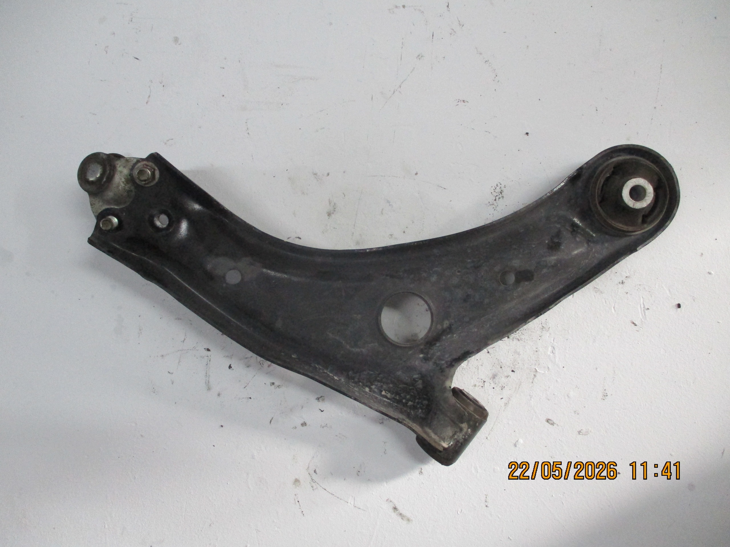 Querlenker TOYOTA YARIS CROSS links