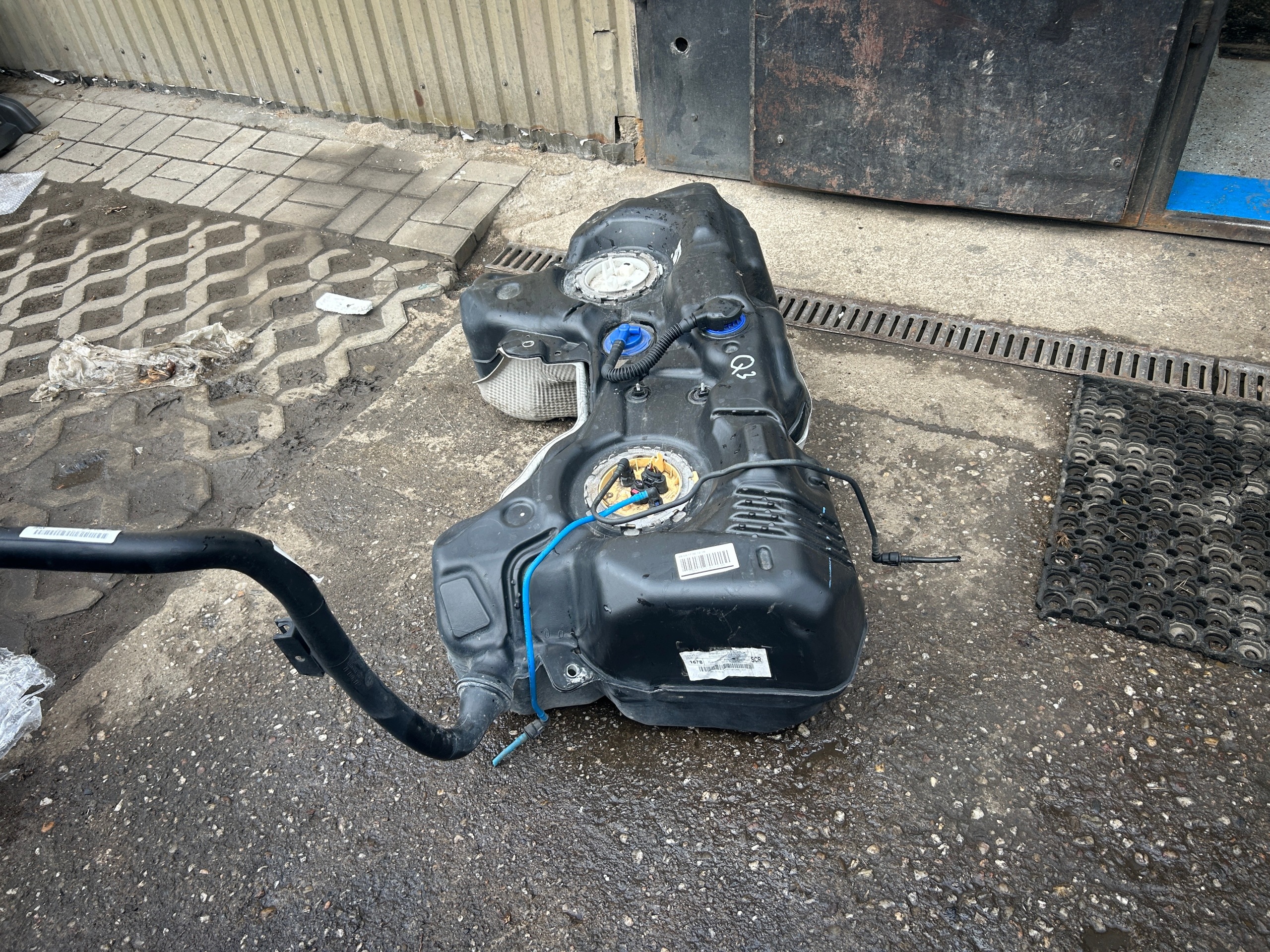 AUDI Q3 8U 2,0 TDI LIFT tank kraftstofftank