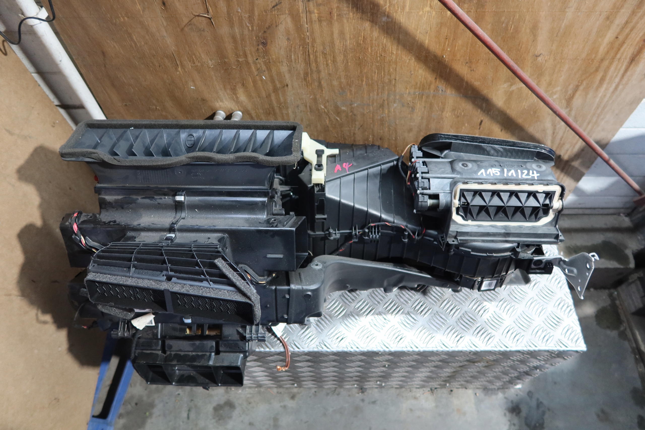 радиатор отопителя Audi A4 B8 9K1820005Q