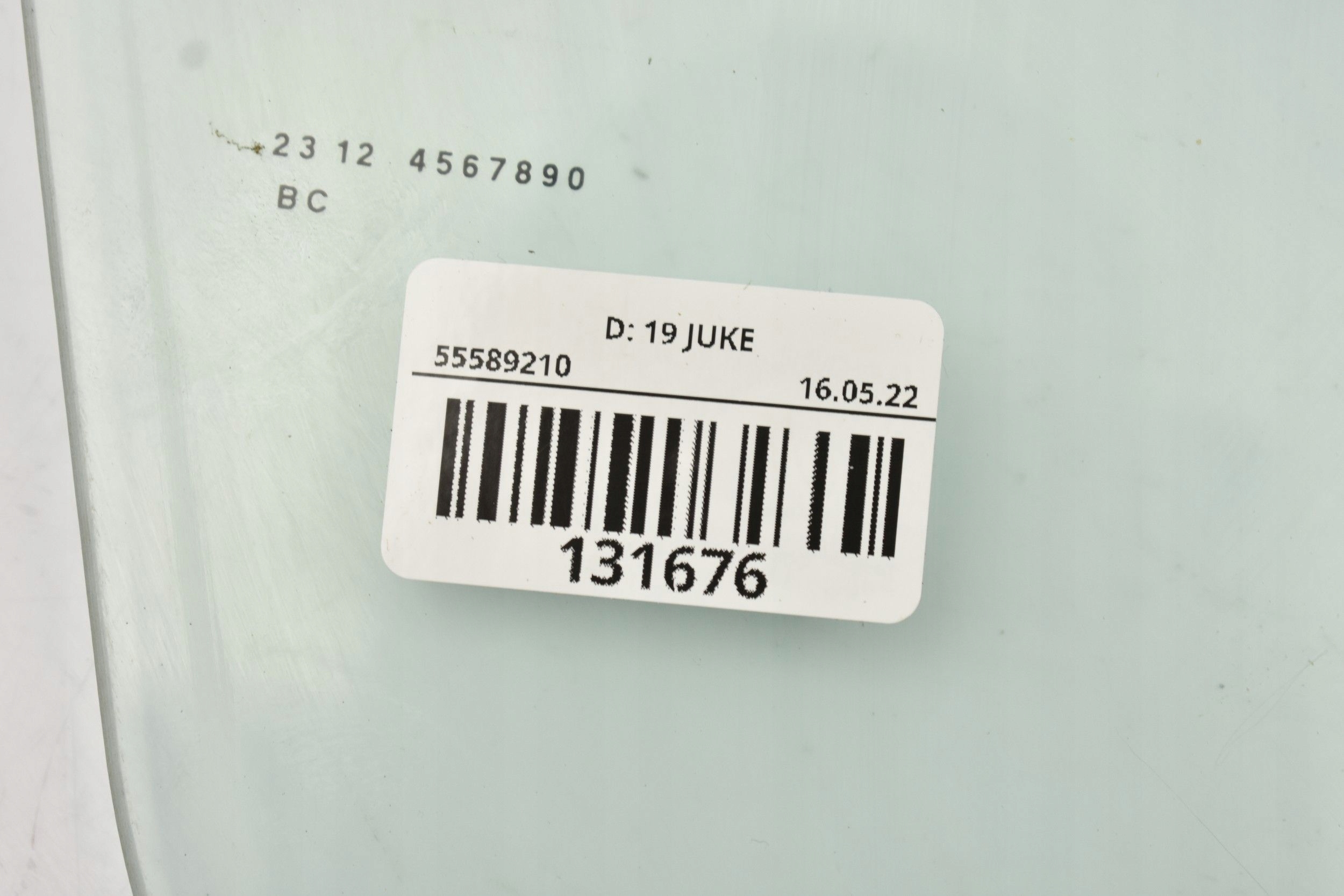 SZYBA DRZWI PRAWY PRZÓD NISSAN JUKE I F15 2018 Producent części Nissan OE