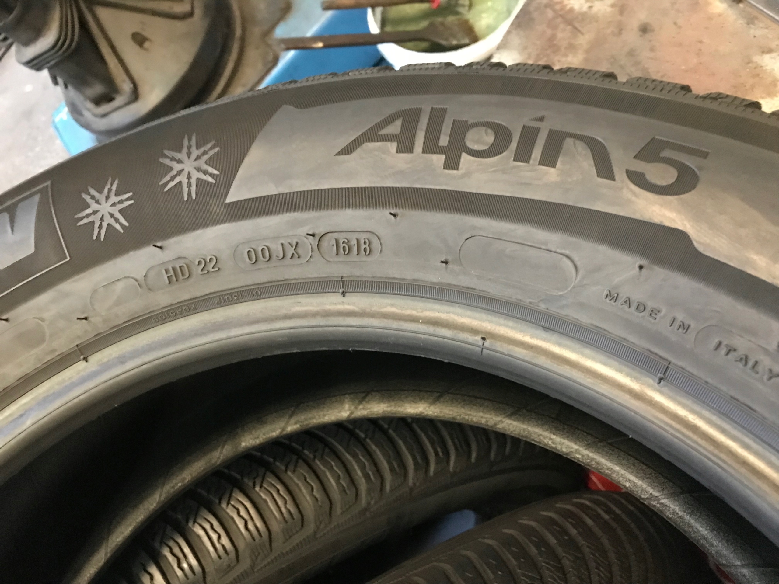 4 tyres winter 215/65R17 99H Michelin Alpin 5 8mm
