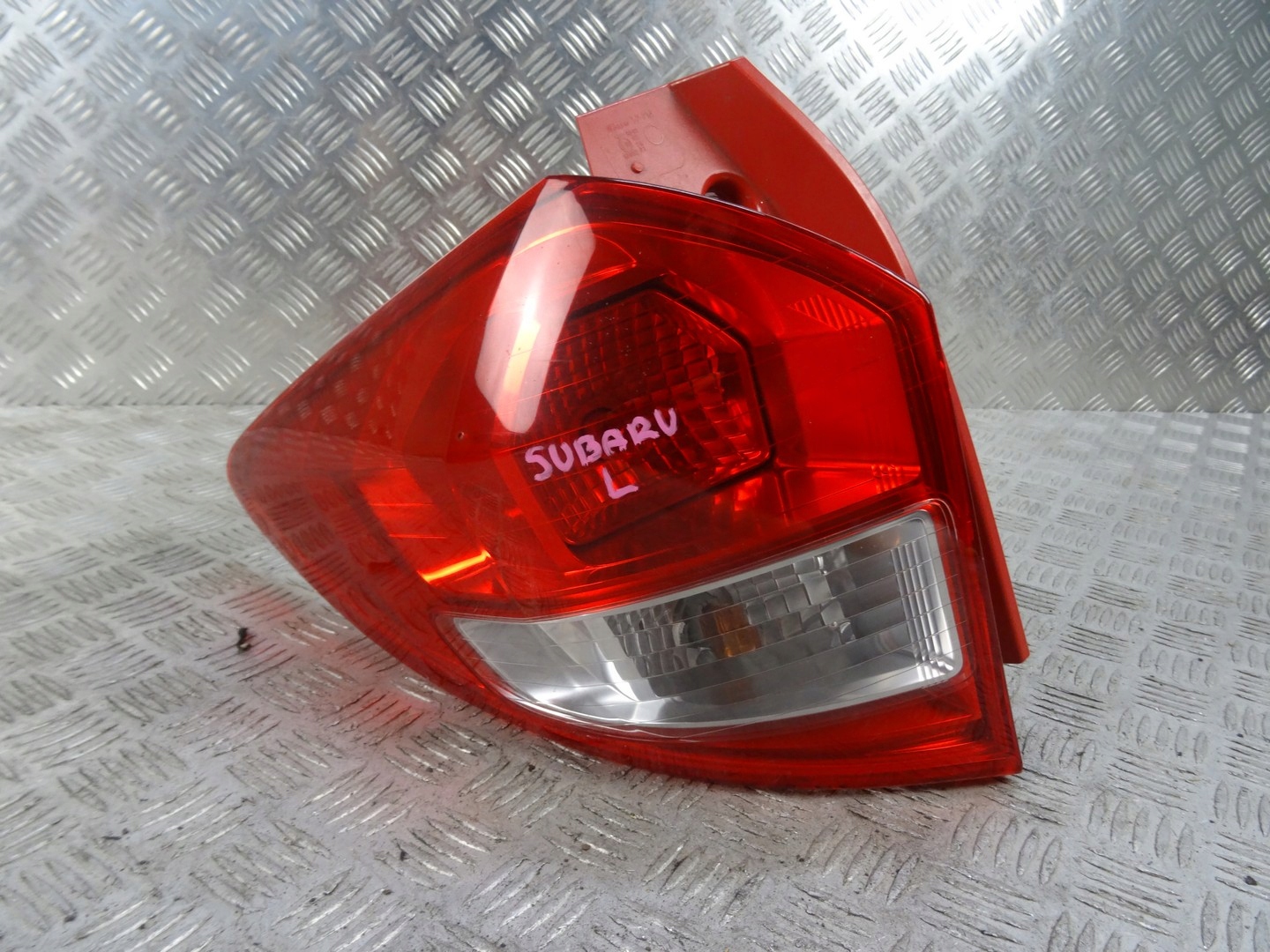 SUBARU ТРЕЗИА ФАРА ЛЕВЫЙ ЗАД. EU