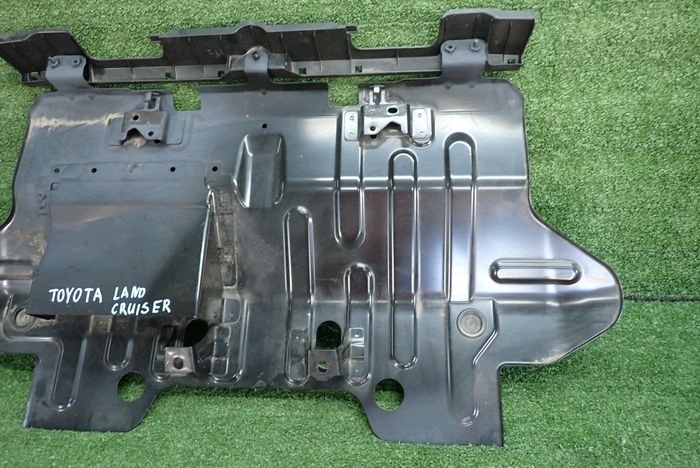 TOYOTA LAND CRUISER 250 cover below engine 52437-60110
