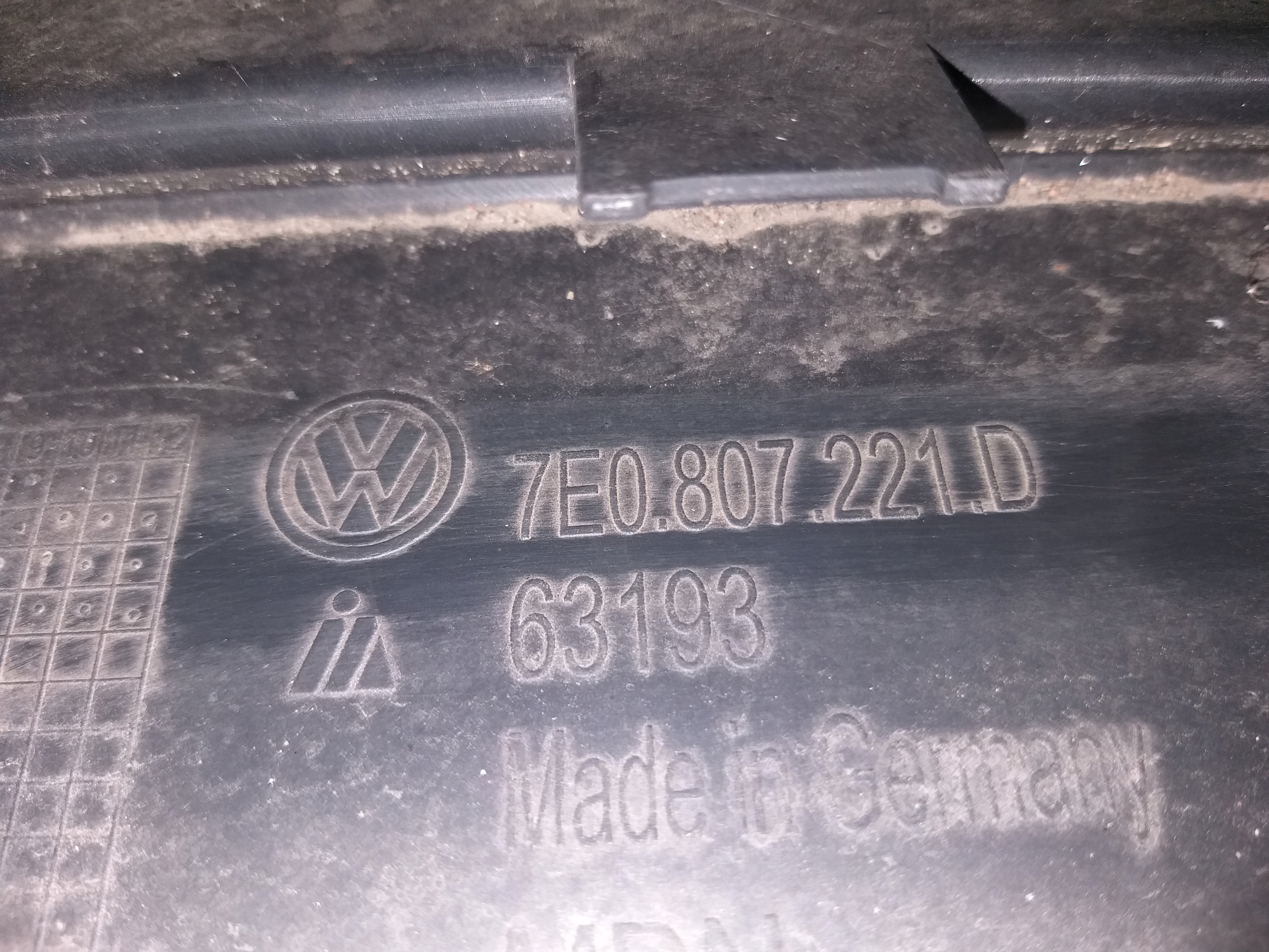 bumper front Volkswagen Transporter T6 7E0807221D
