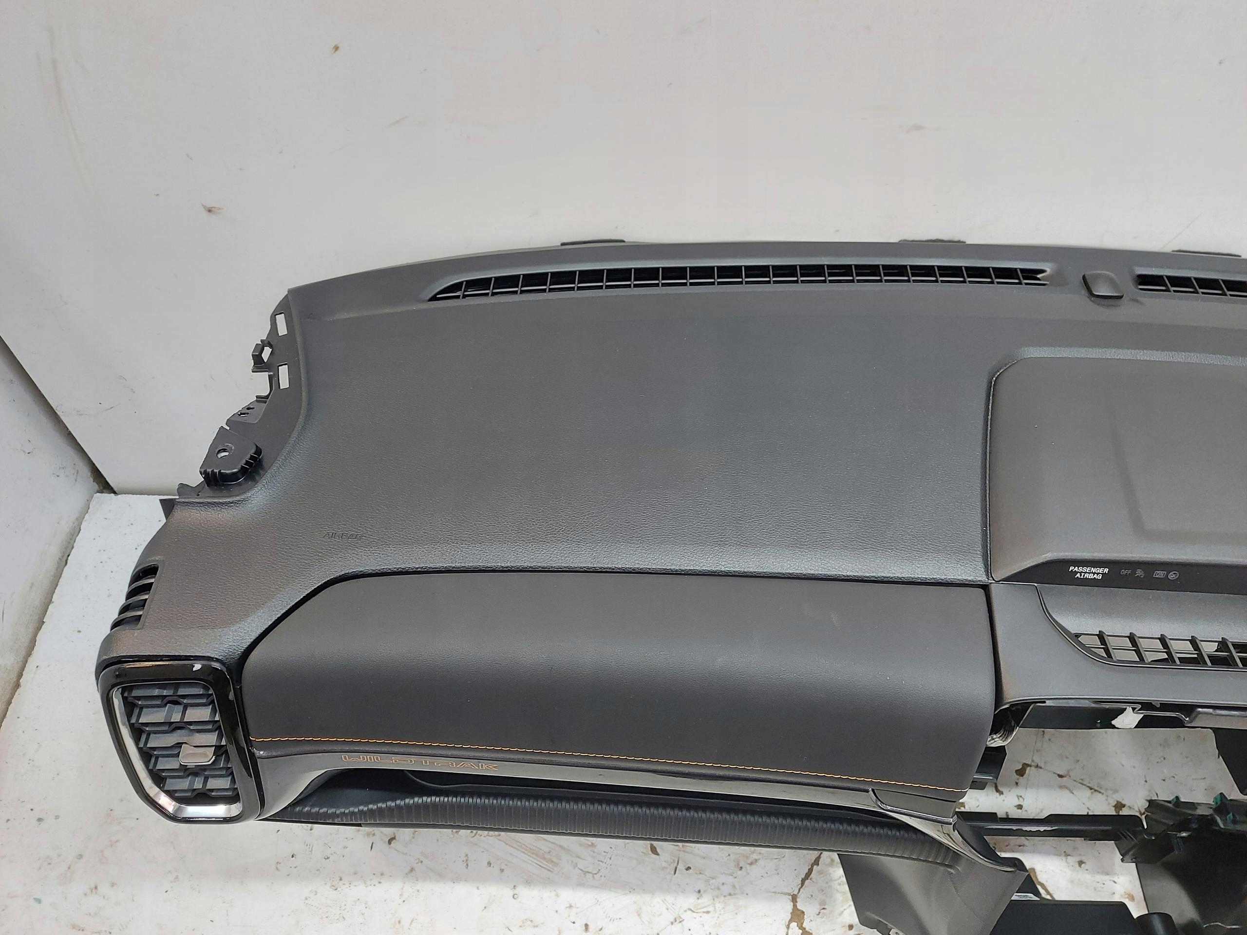 Ford Ranger VI 6 cockpit dashboard instrument panel UK RHD FORDDESKA526